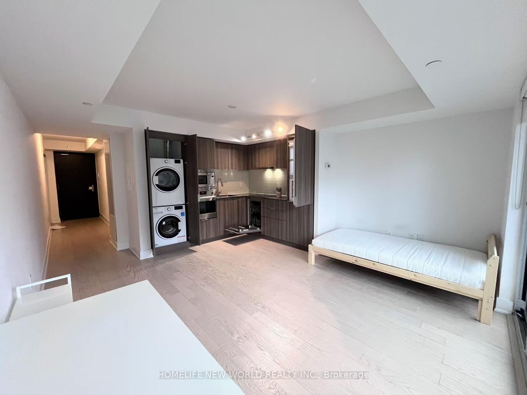 Photo 4 of Unit 2011, 955 Bay Street, Toronto, Bay Street Corridor — HOMEH