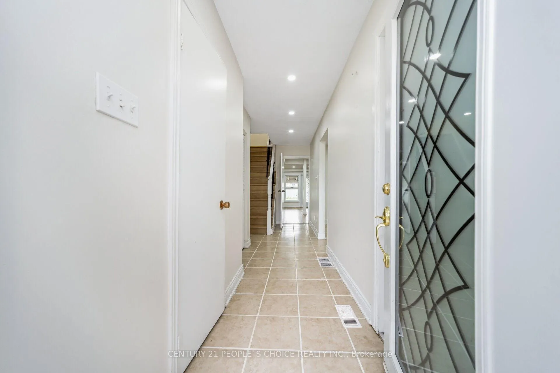 Photo 6 of 106 Queensdale Crescent, Guelph, Willow West/Sugarbush/West Acres — HOMEH