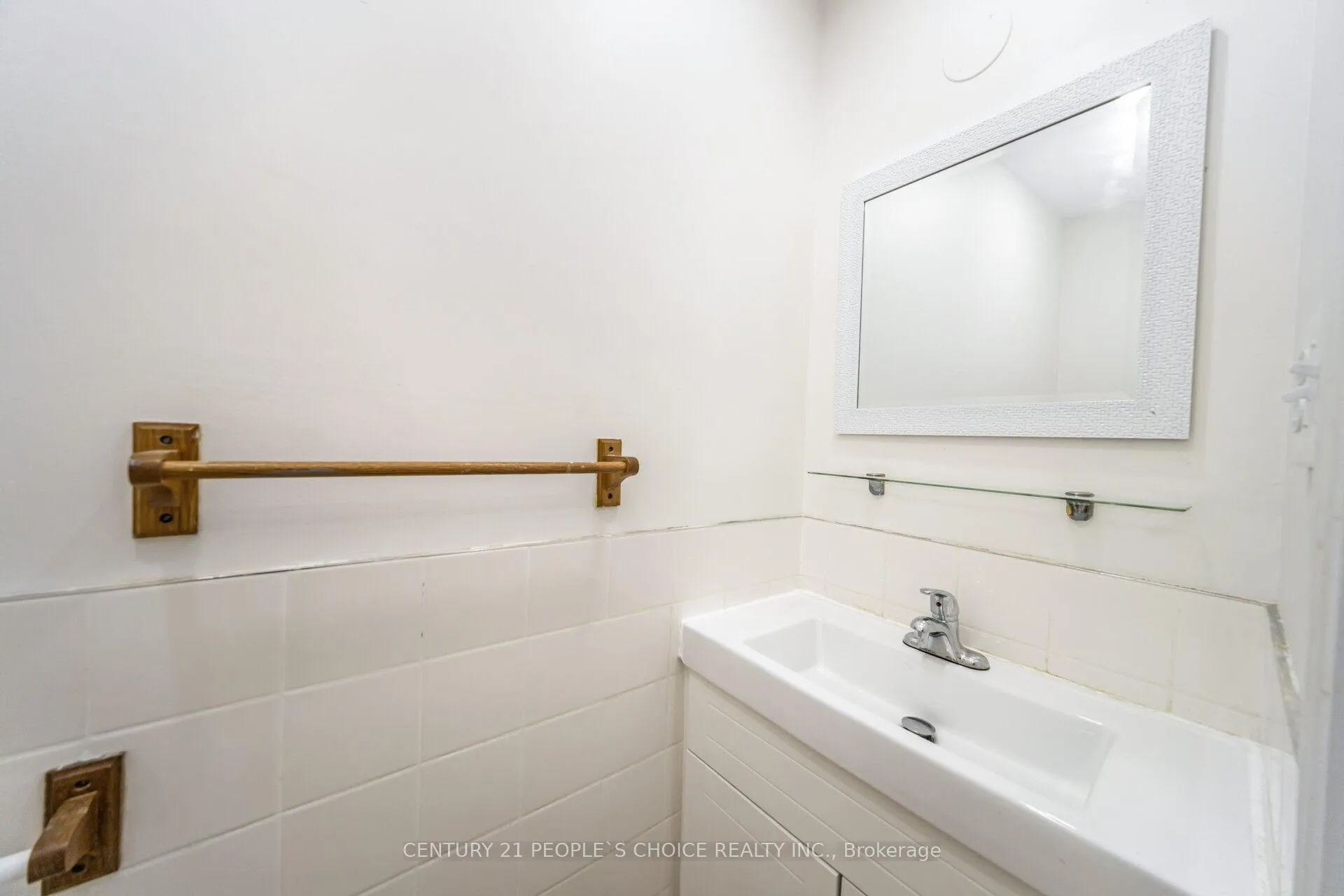 Photo 9 of 106 Queensdale Crescent, Guelph, Willow West/Sugarbush/West Acres — HOMEH