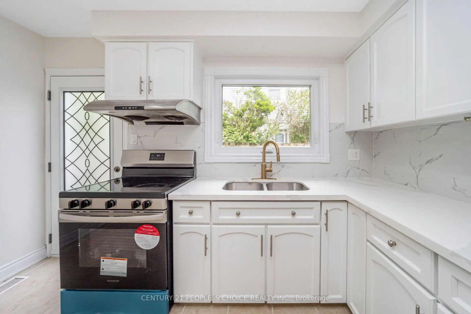 Photo 14 of 106 Queensdale Crescent, Guelph, Willow West/Sugarbush/West Acres — HOMEH