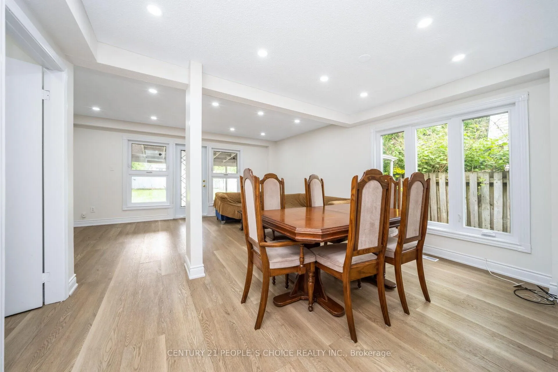 Photo 16 of 106 Queensdale Crescent, Guelph, Willow West/Sugarbush/West Acres — HOMEH