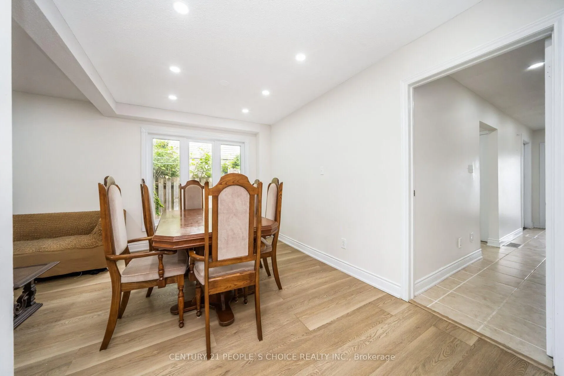 Photo 17 of 106 Queensdale Crescent, Guelph, Willow West/Sugarbush/West Acres — HOMEH