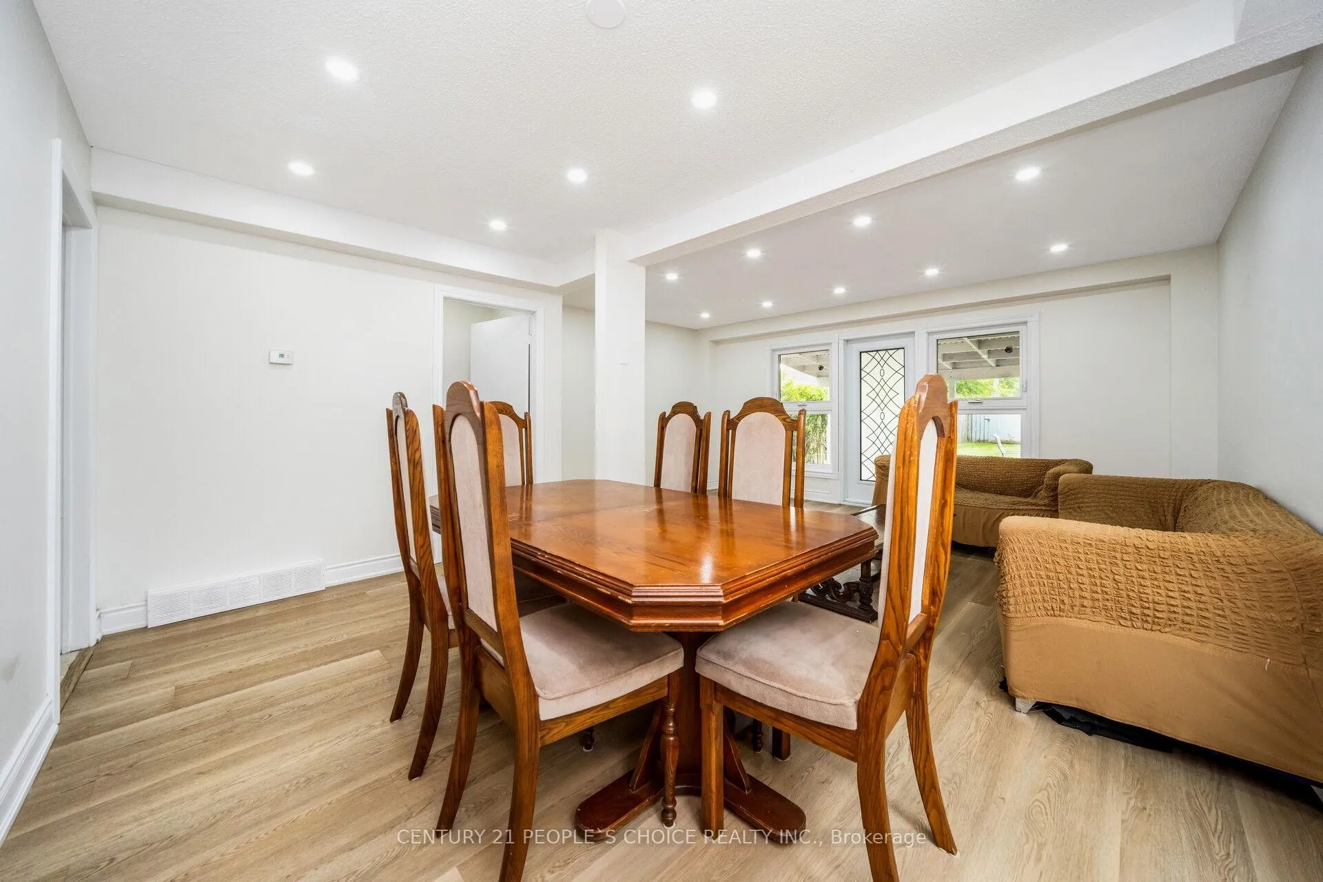 Photo 18 of 106 Queensdale Crescent, Guelph, Willow West/Sugarbush/West Acres — HOMEH