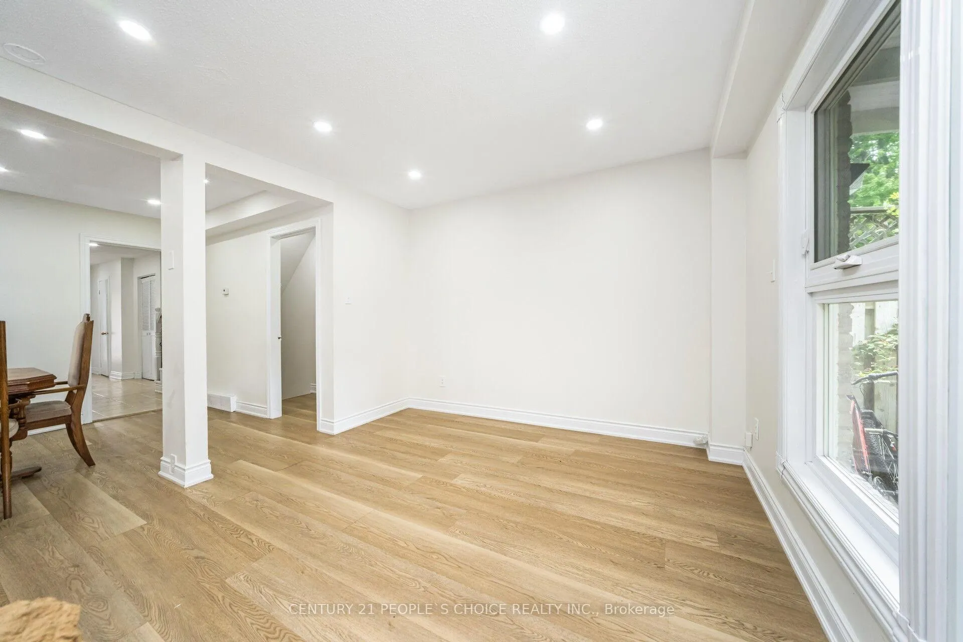 Photo 21 of 106 Queensdale Crescent, Guelph, Willow West/Sugarbush/West Acres — HOMEH