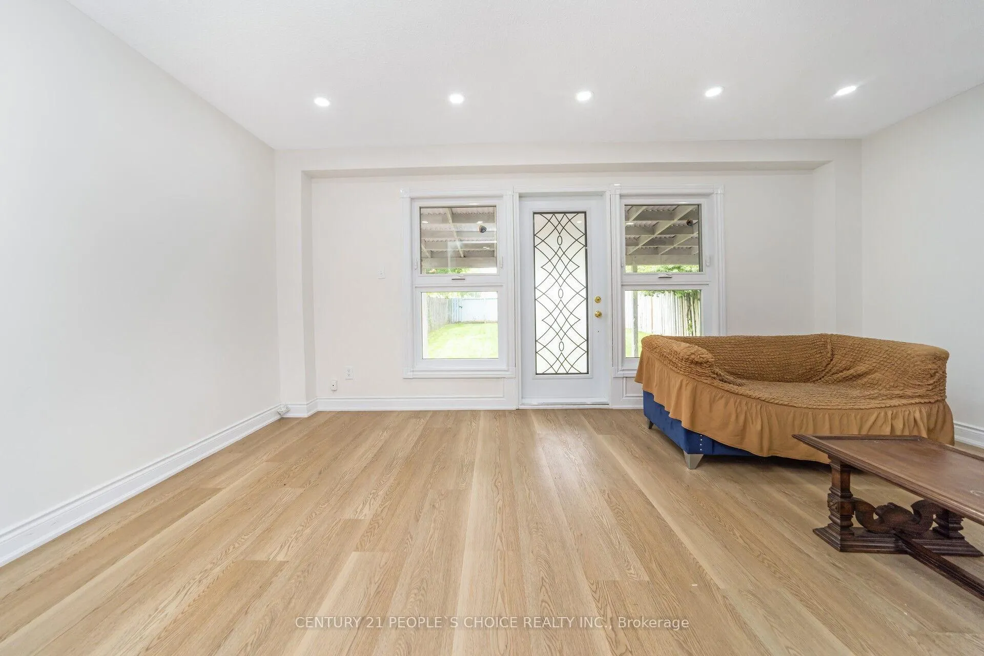 Photo 23 of 106 Queensdale Crescent, Guelph, Willow West/Sugarbush/West Acres — HOMEH