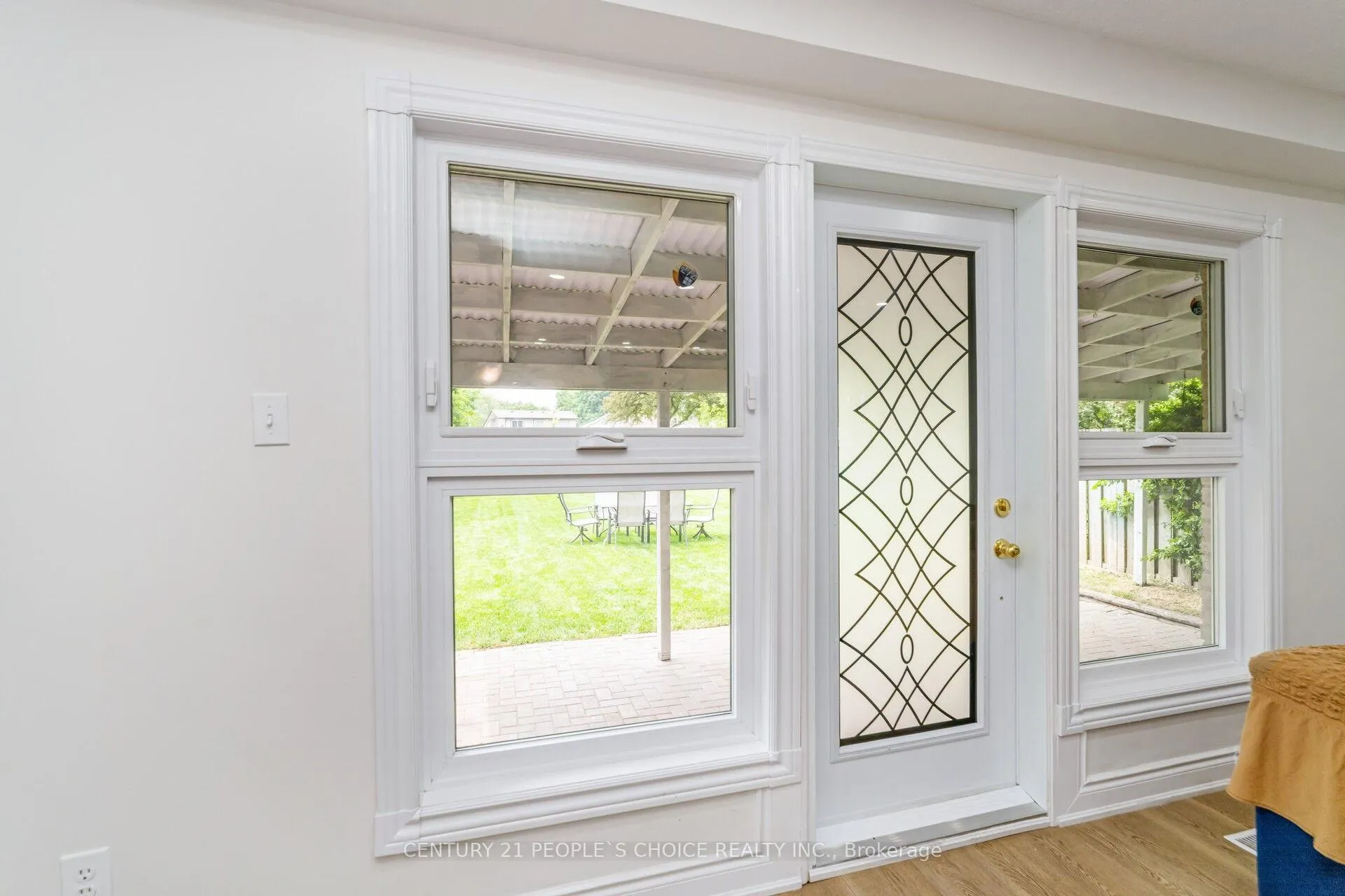 Photo 24 of 106 Queensdale Crescent, Guelph, Willow West/Sugarbush/West Acres — HOMEH