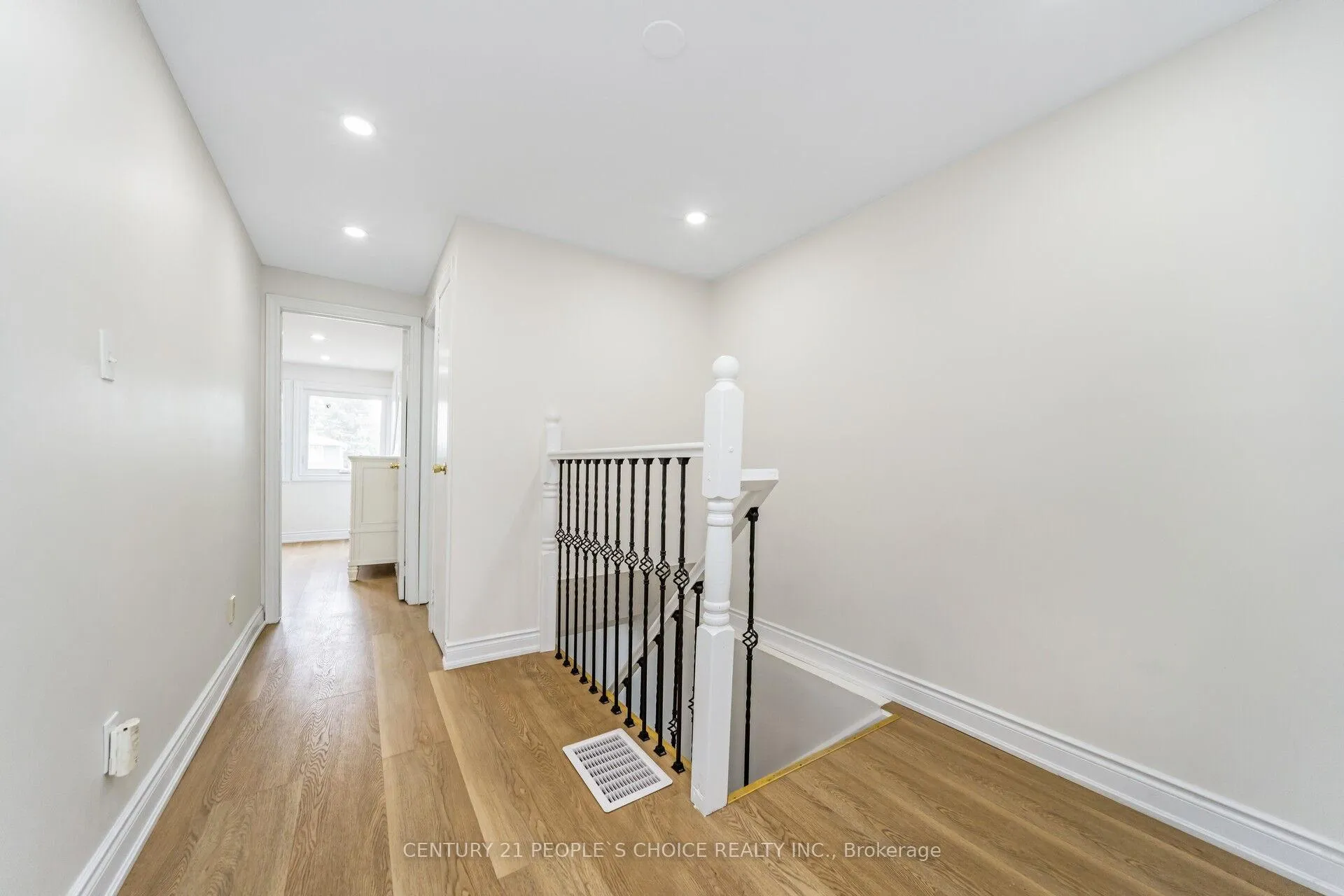 Photo 26 of 106 Queensdale Crescent, Guelph, Willow West/Sugarbush/West Acres — HOMEH