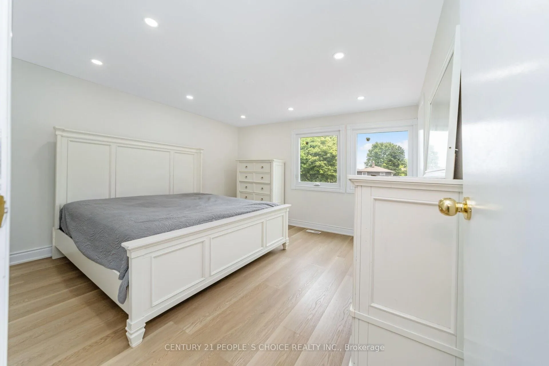 Photo 27 of 106 Queensdale Crescent, Guelph, Willow West/Sugarbush/West Acres — HOMEH