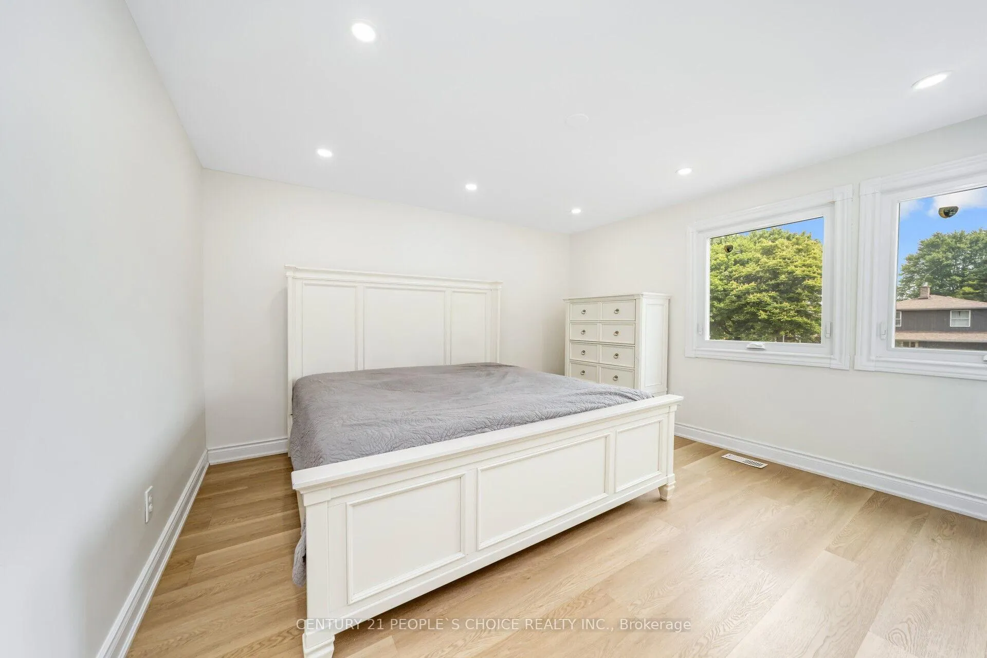 Photo 28 of 106 Queensdale Crescent, Guelph, Willow West/Sugarbush/West Acres — HOMEH