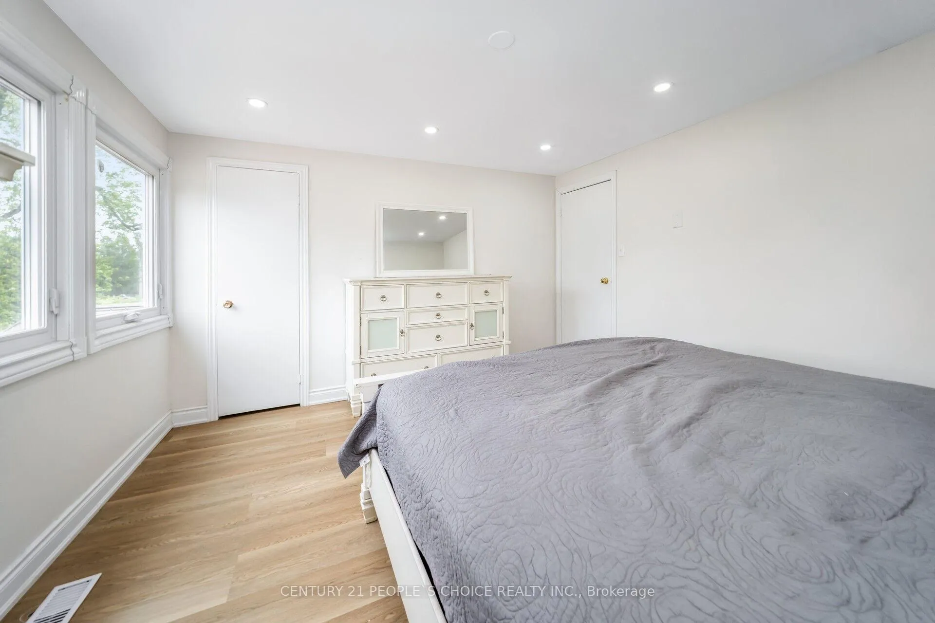 Photo 30 of 106 Queensdale Crescent, Guelph, Willow West/Sugarbush/West Acres — HOMEH