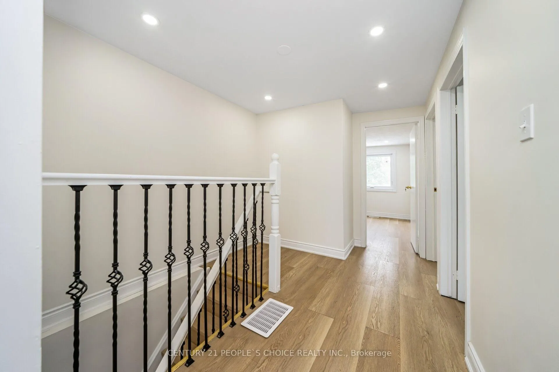 Photo 33 of 106 Queensdale Crescent, Guelph, Willow West/Sugarbush/West Acres — HOMEH
