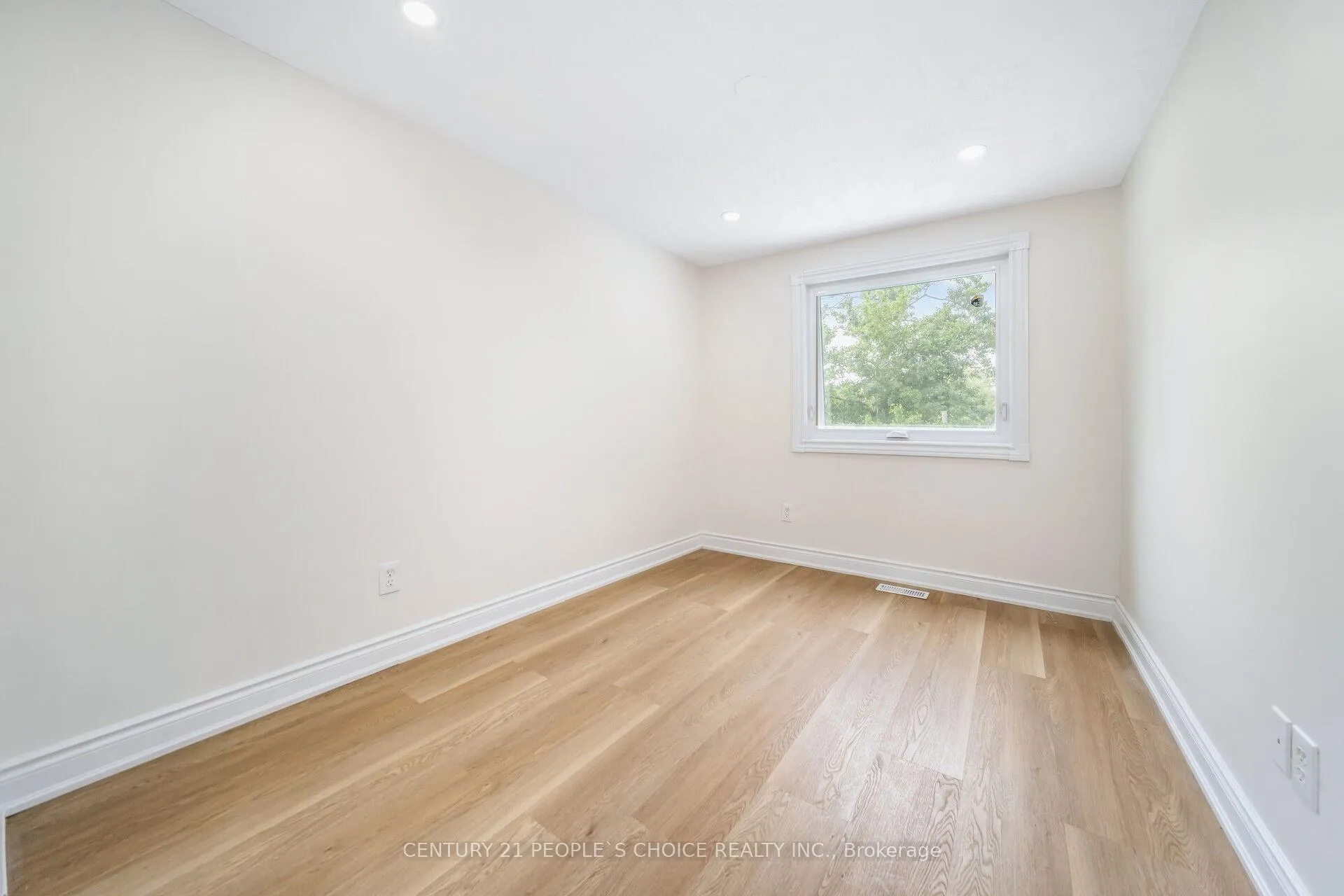 Photo 34 of 106 Queensdale Crescent, Guelph, Willow West/Sugarbush/West Acres — HOMEH