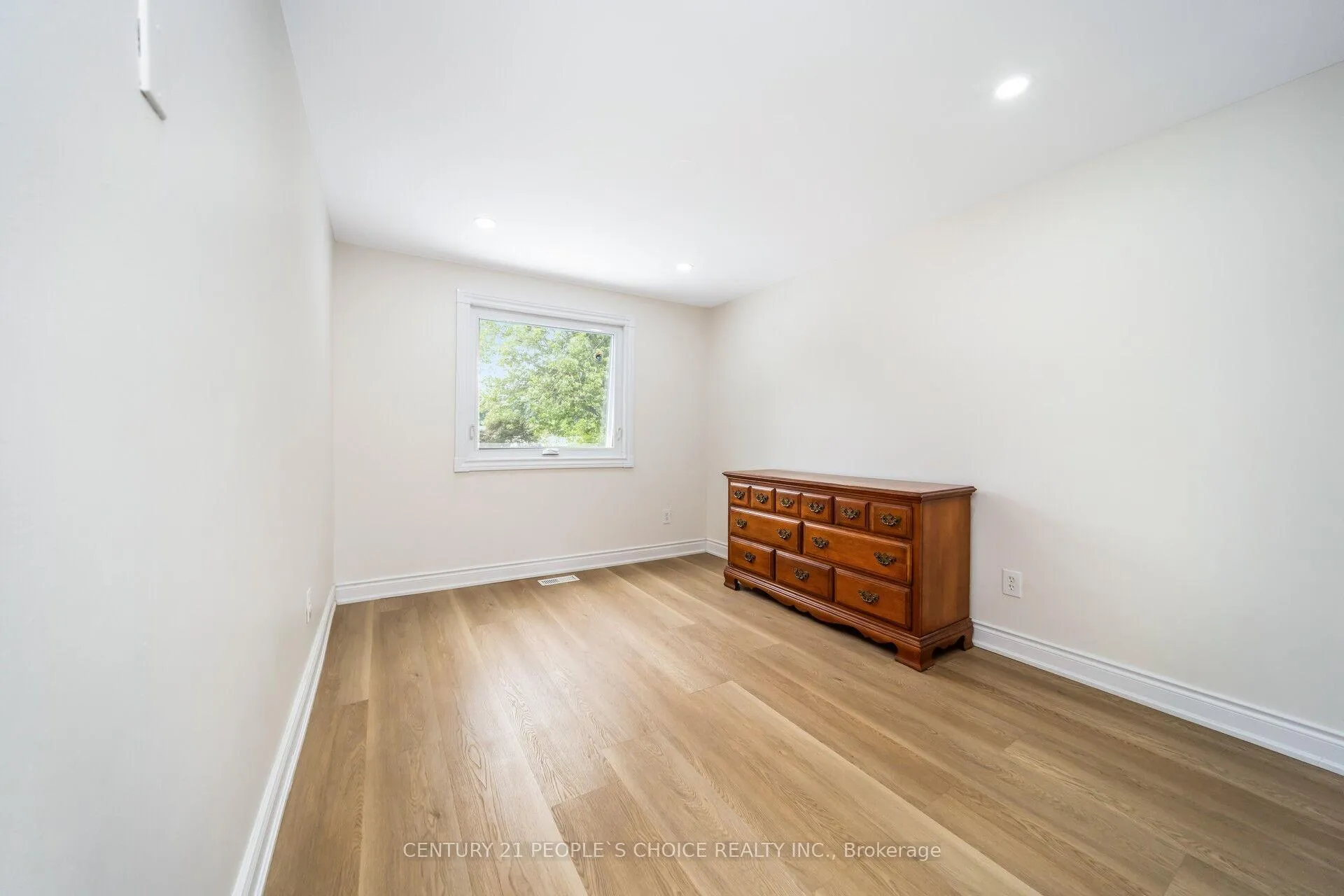 Photo 36 of 106 Queensdale Crescent, Guelph, Willow West/Sugarbush/West Acres — HOMEH