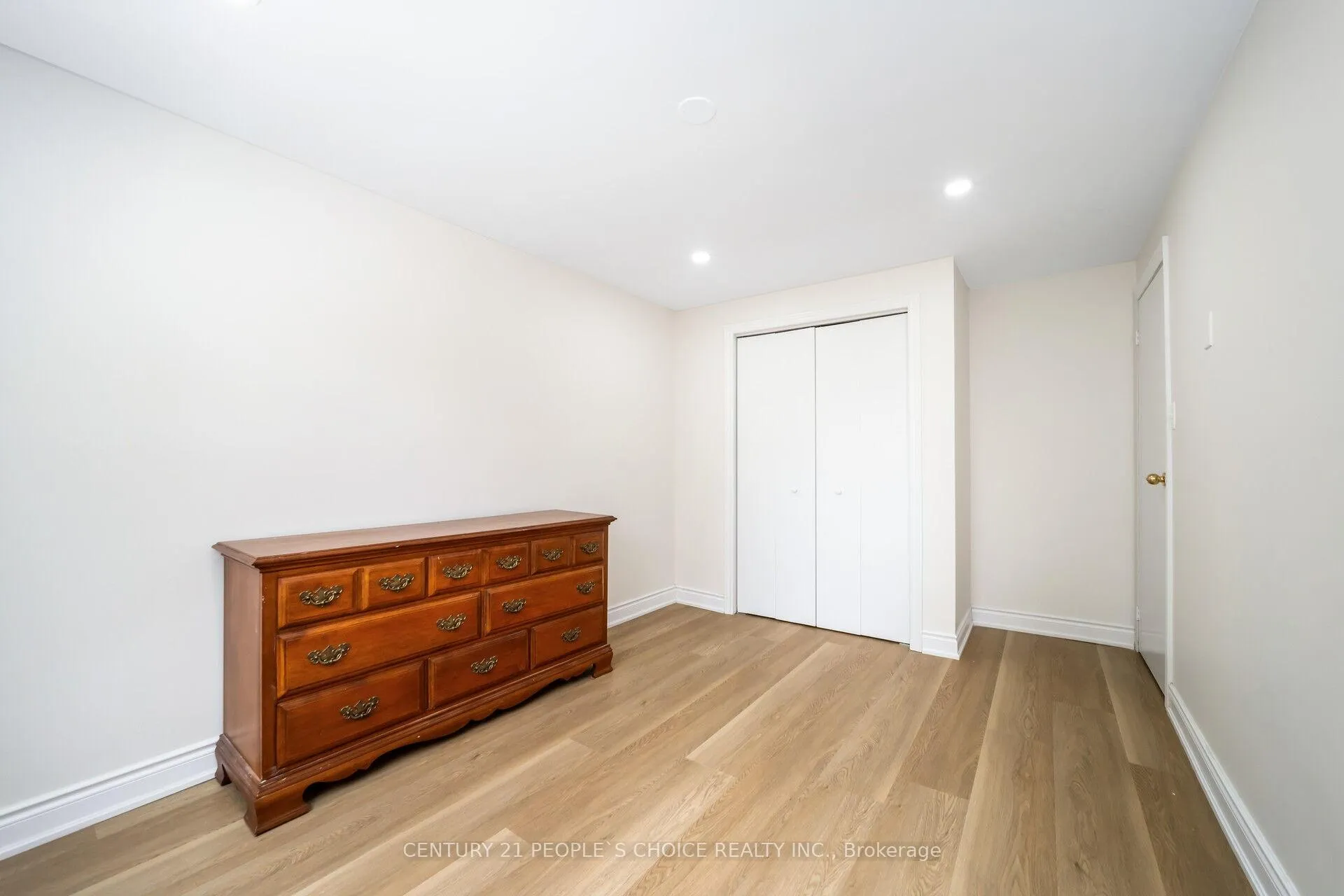 Photo 37 of 106 Queensdale Crescent, Guelph, Willow West/Sugarbush/West Acres — HOMEH
