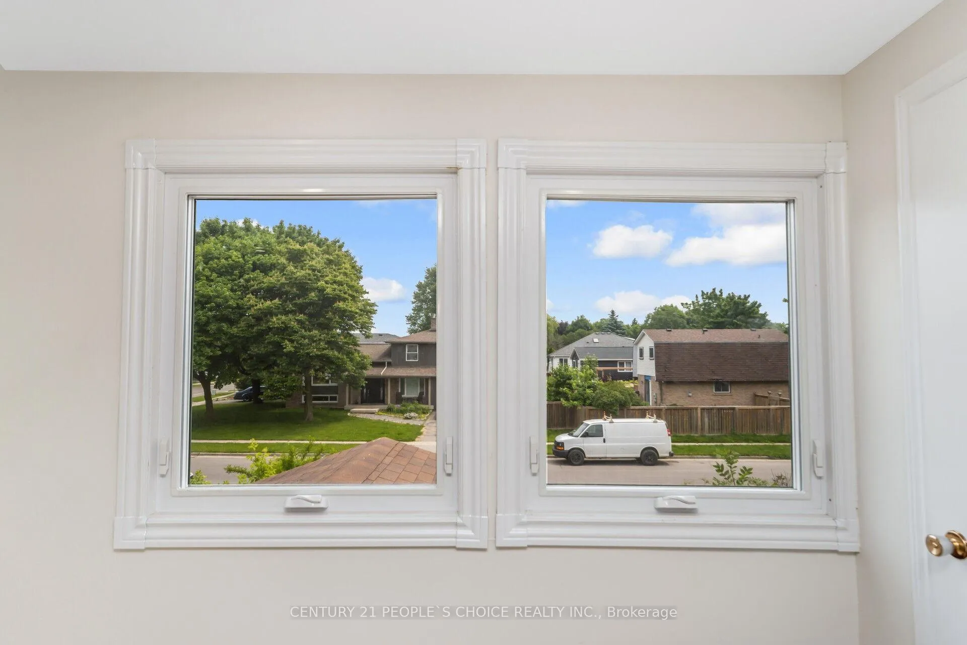 Photo 38 of 106 Queensdale Crescent, Guelph, Willow West/Sugarbush/West Acres — HOMEH