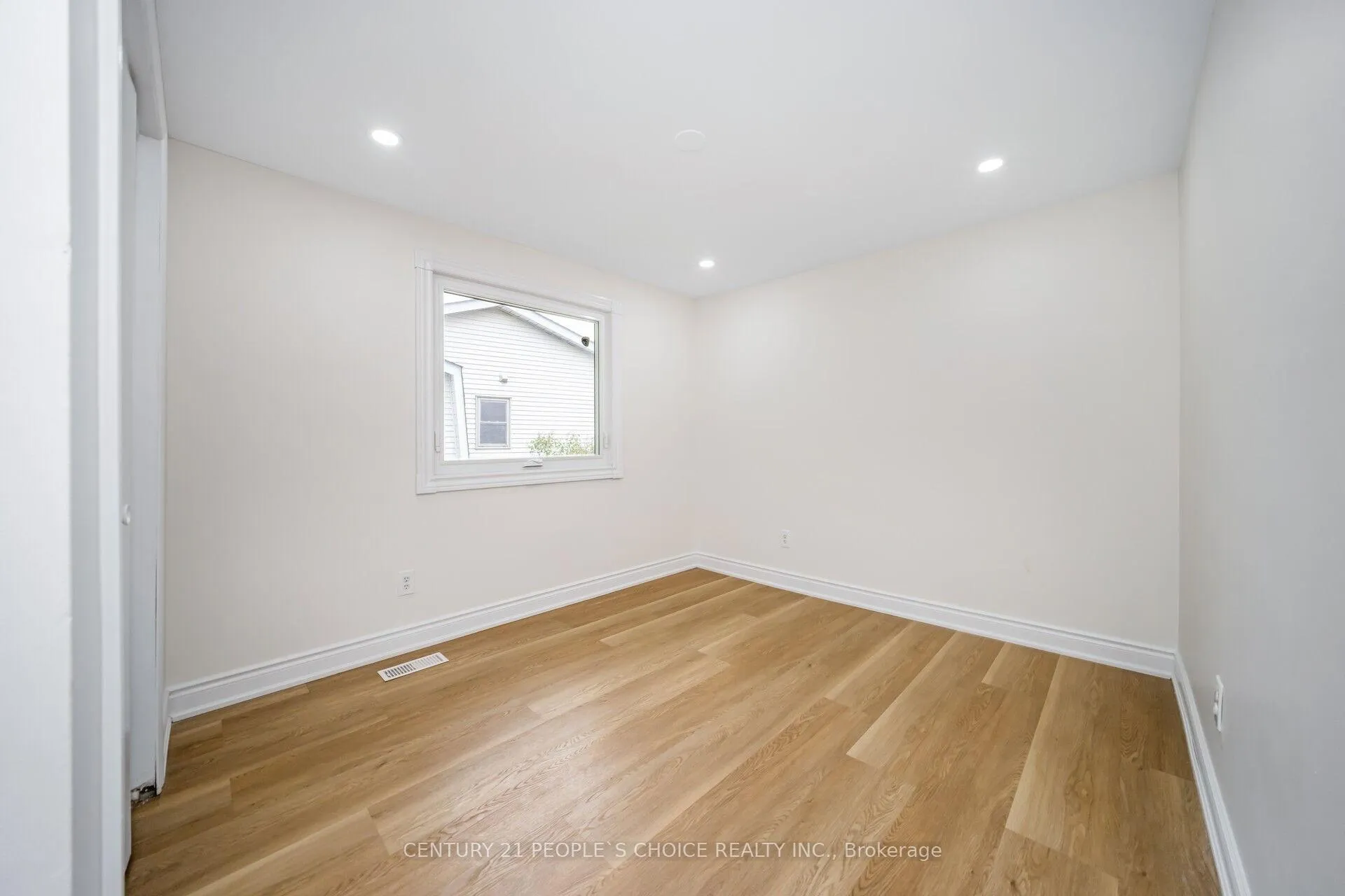 Photo 39 of 106 Queensdale Crescent, Guelph, Willow West/Sugarbush/West Acres — HOMEH