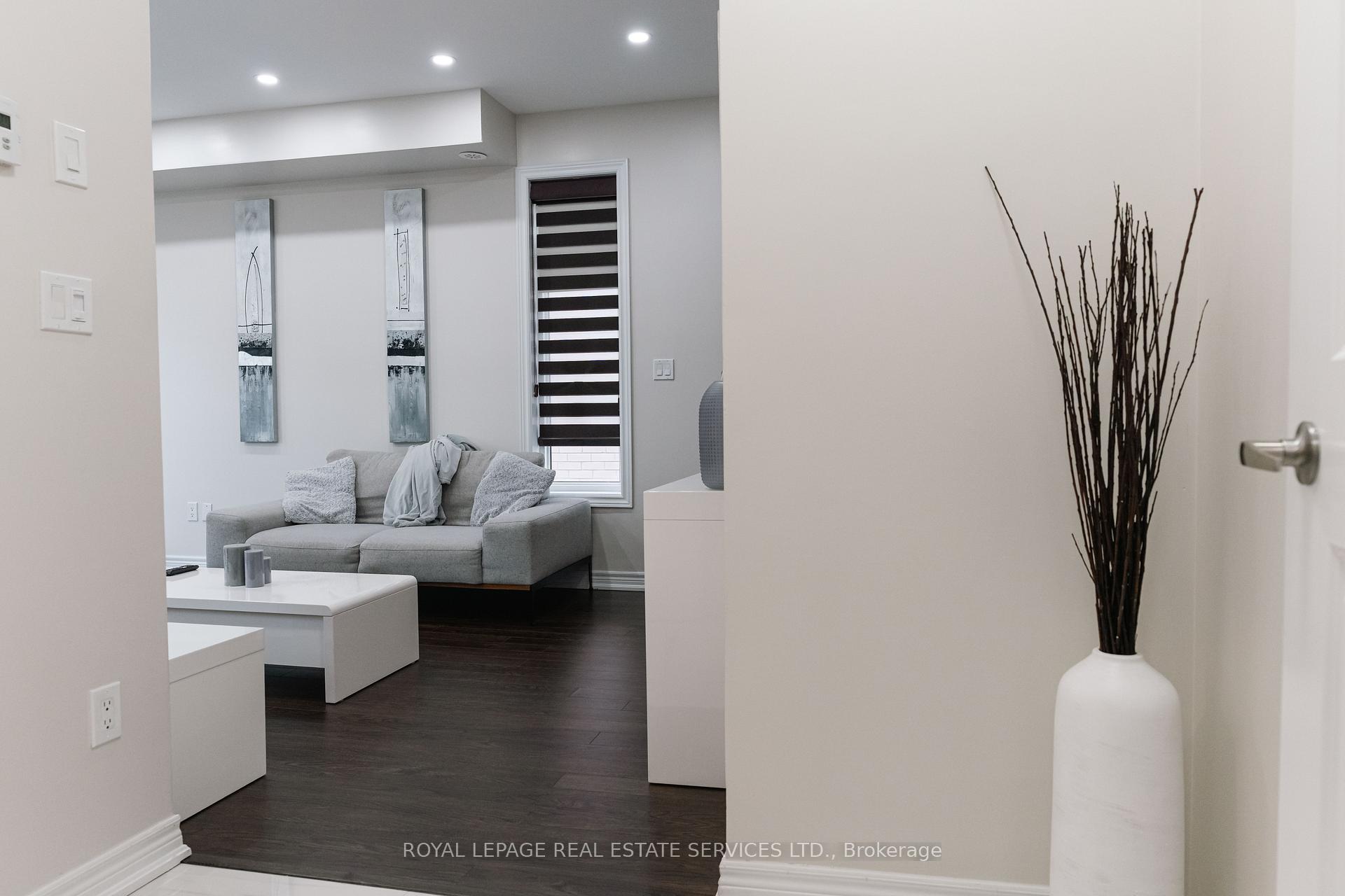 Photo 6 of Unit 13, 9621 Jane Street, Vaughan, Maple — HOMEH