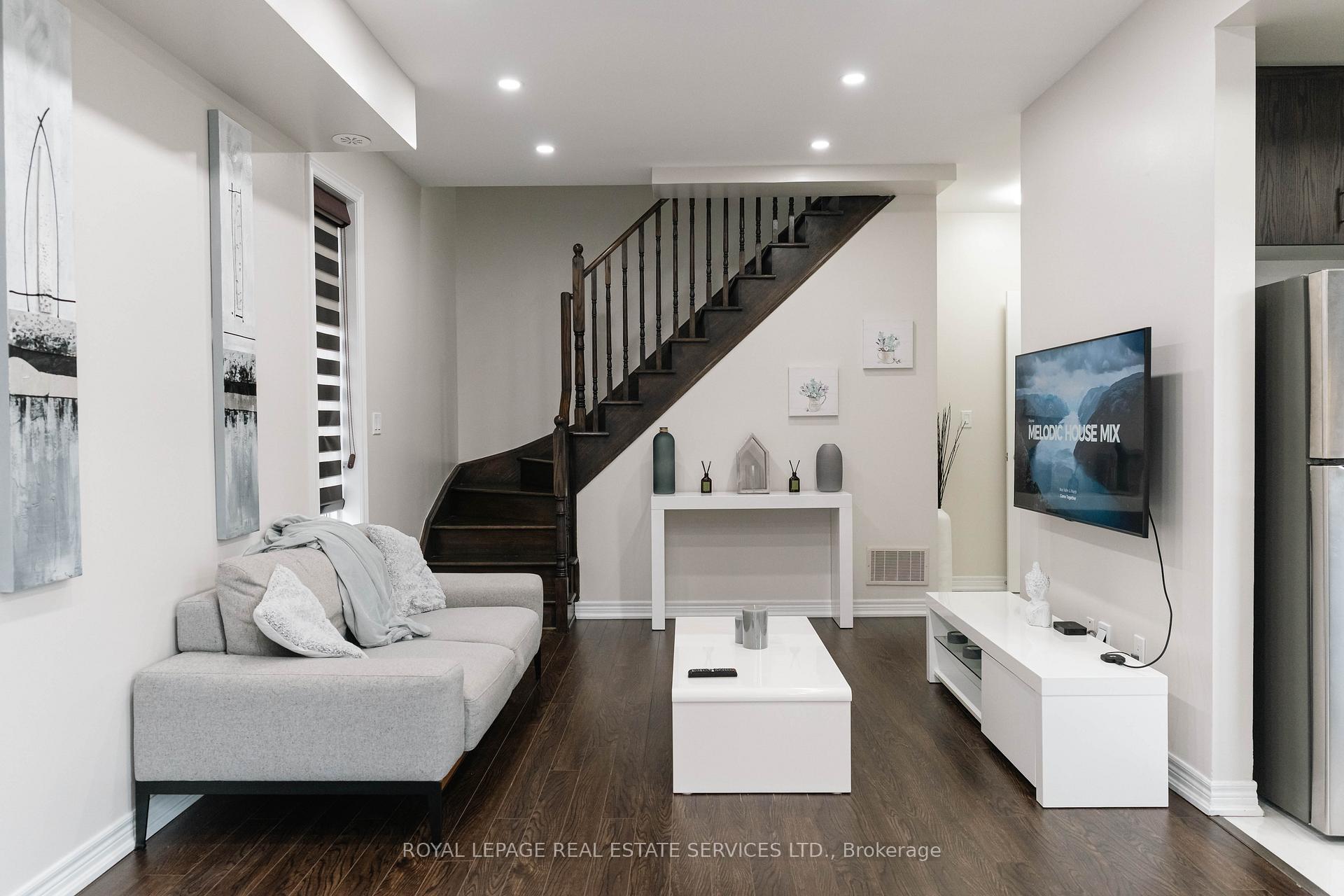 Photo 11 of Unit 13, 9621 Jane Street, Vaughan, Maple — HOMEH