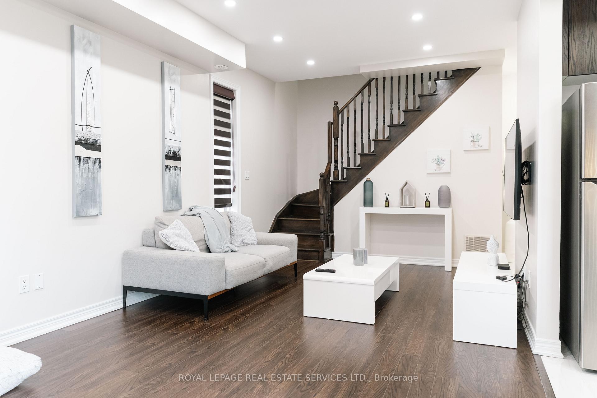 Photo 17 of Unit 13, 9621 Jane Street, Vaughan, Maple — HOMEH