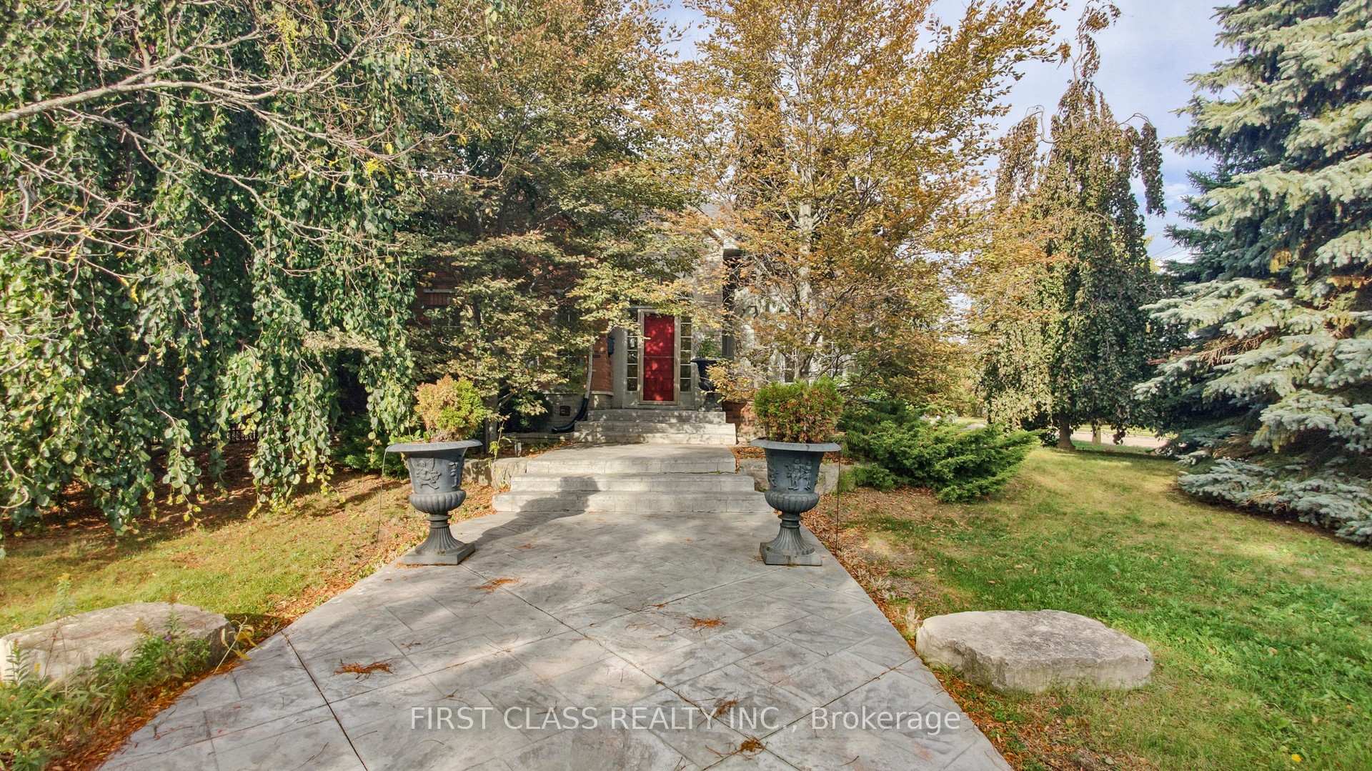 Photo 8 of 116 Kinloch Crescent, Vaughan, Maple — HOMEH