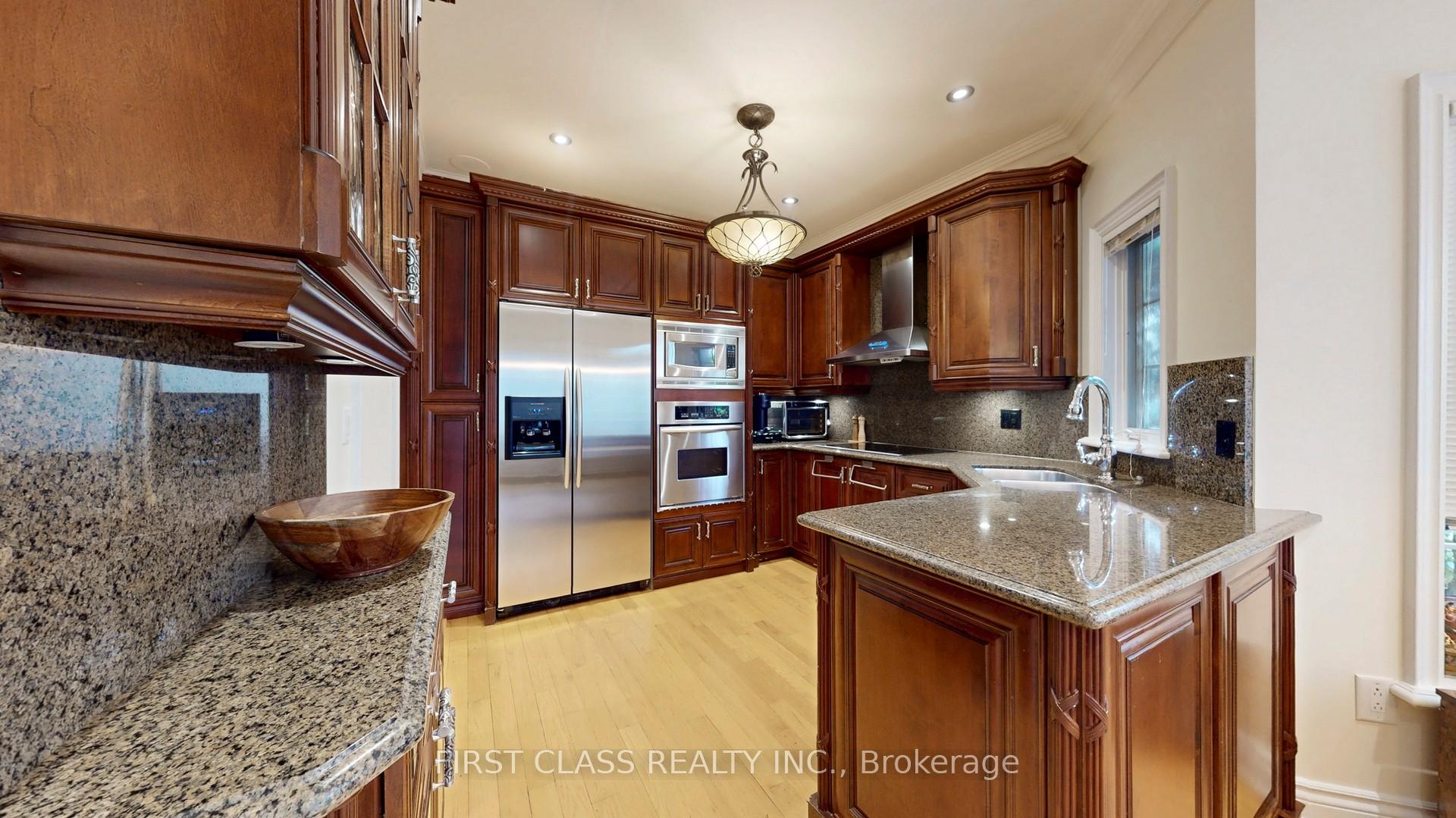 Photo 16 of 116 Kinloch Crescent, Vaughan, Maple — HOMEH