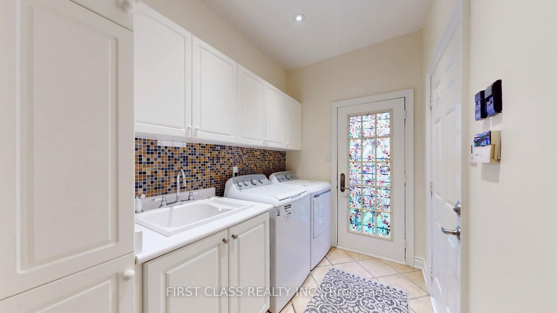 Photo 5 of 116 Kinloch Crescent, Vaughan, Maple — HOMEH
