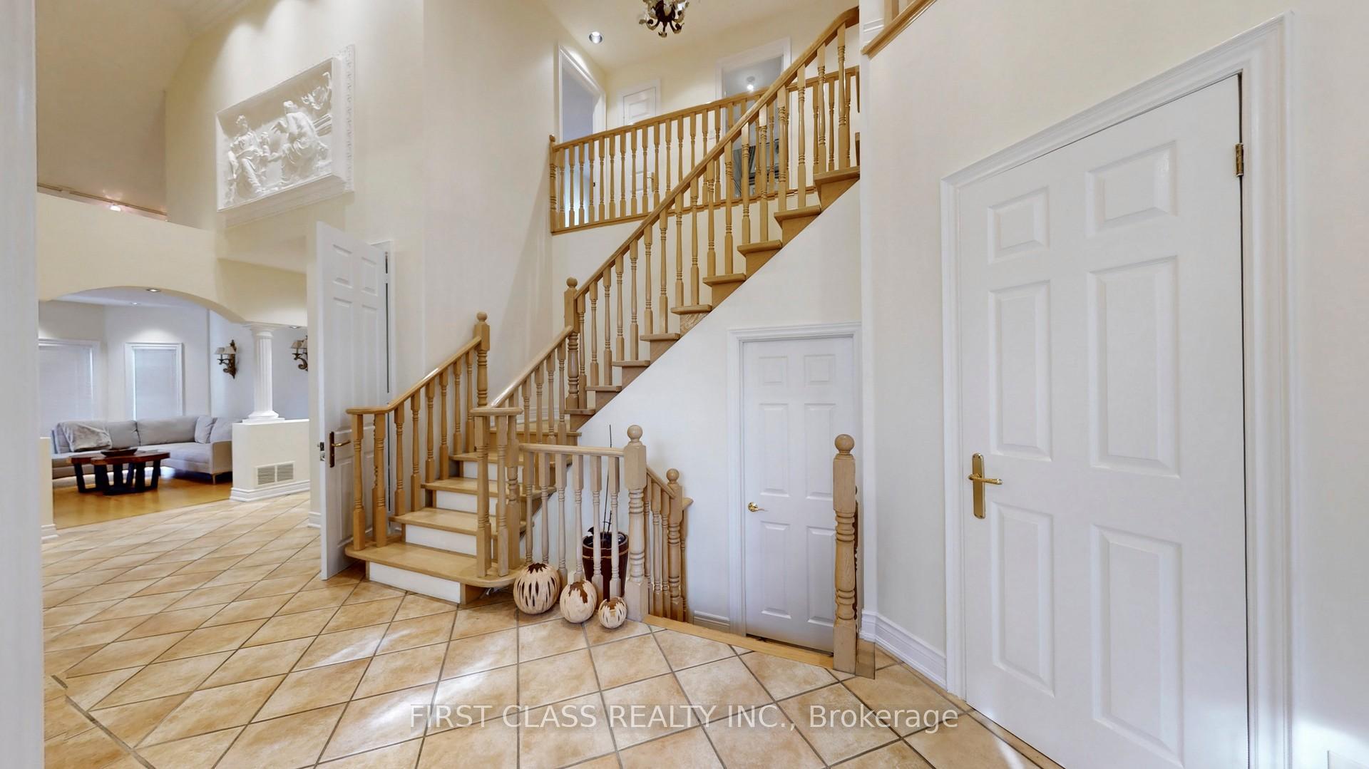 Photo 36 of 116 Kinloch Crescent, Vaughan, Maple — HOMEH