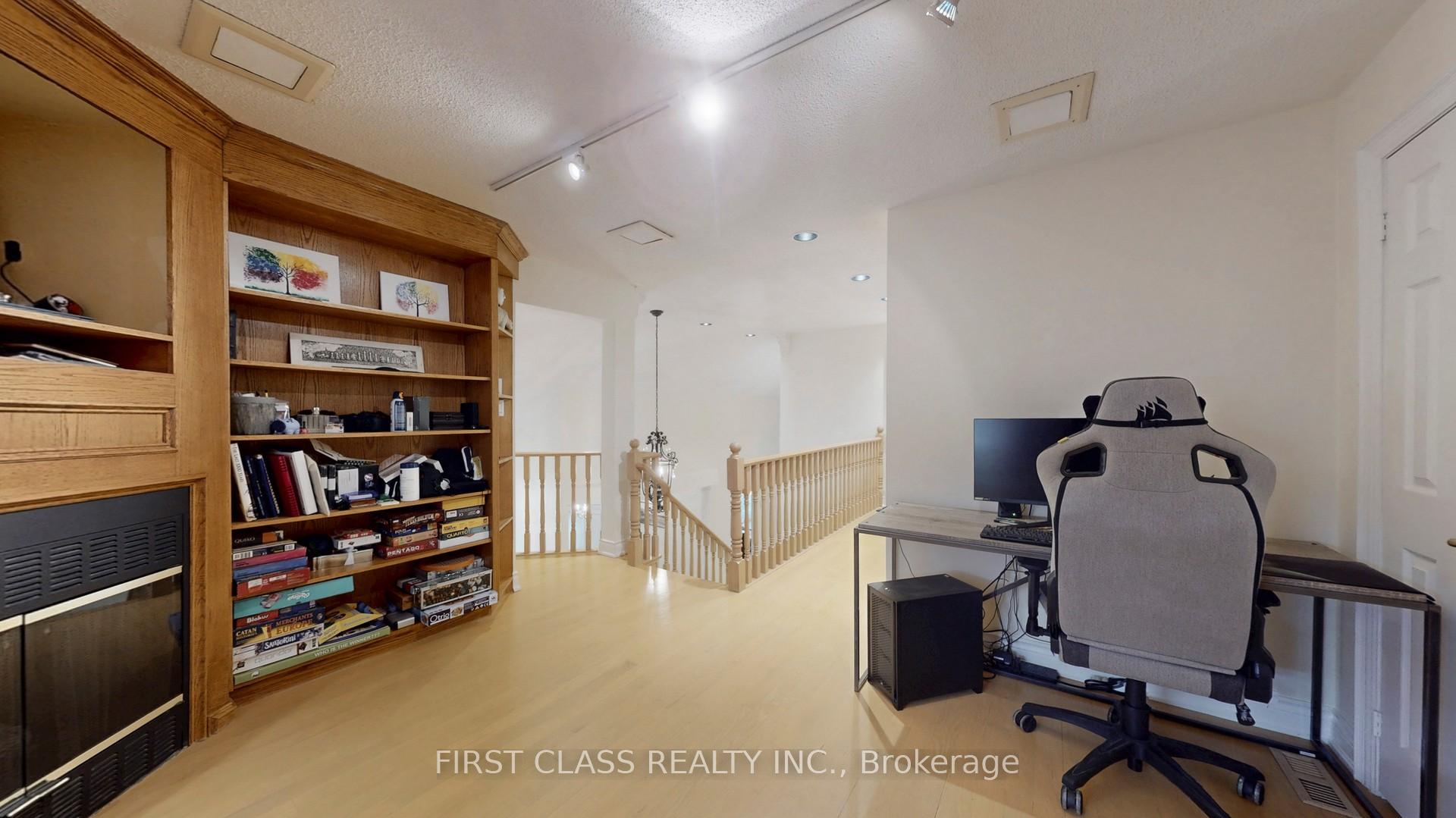 Photo 6 of 116 Kinloch Crescent, Vaughan, Maple — HOMEH