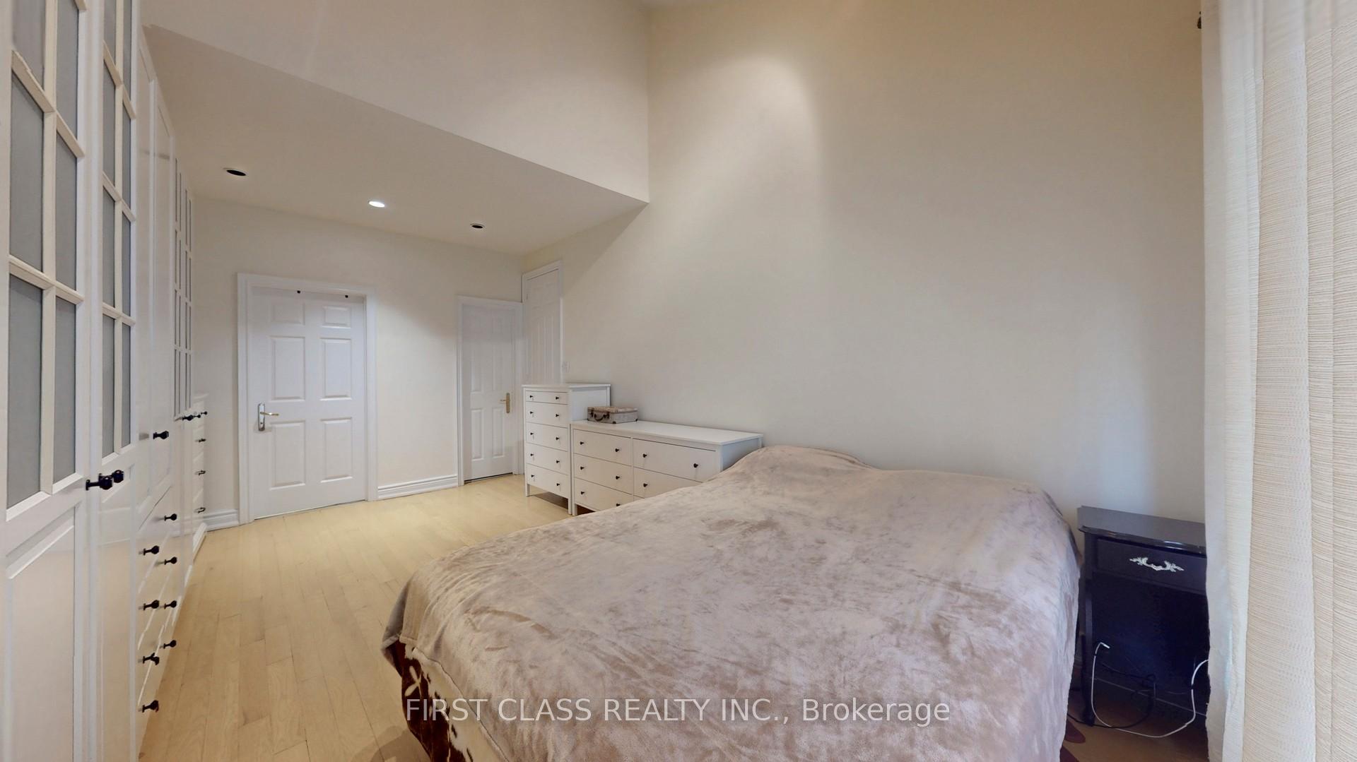 Photo 10 of 116 Kinloch Crescent, Vaughan, Maple — HOMEH