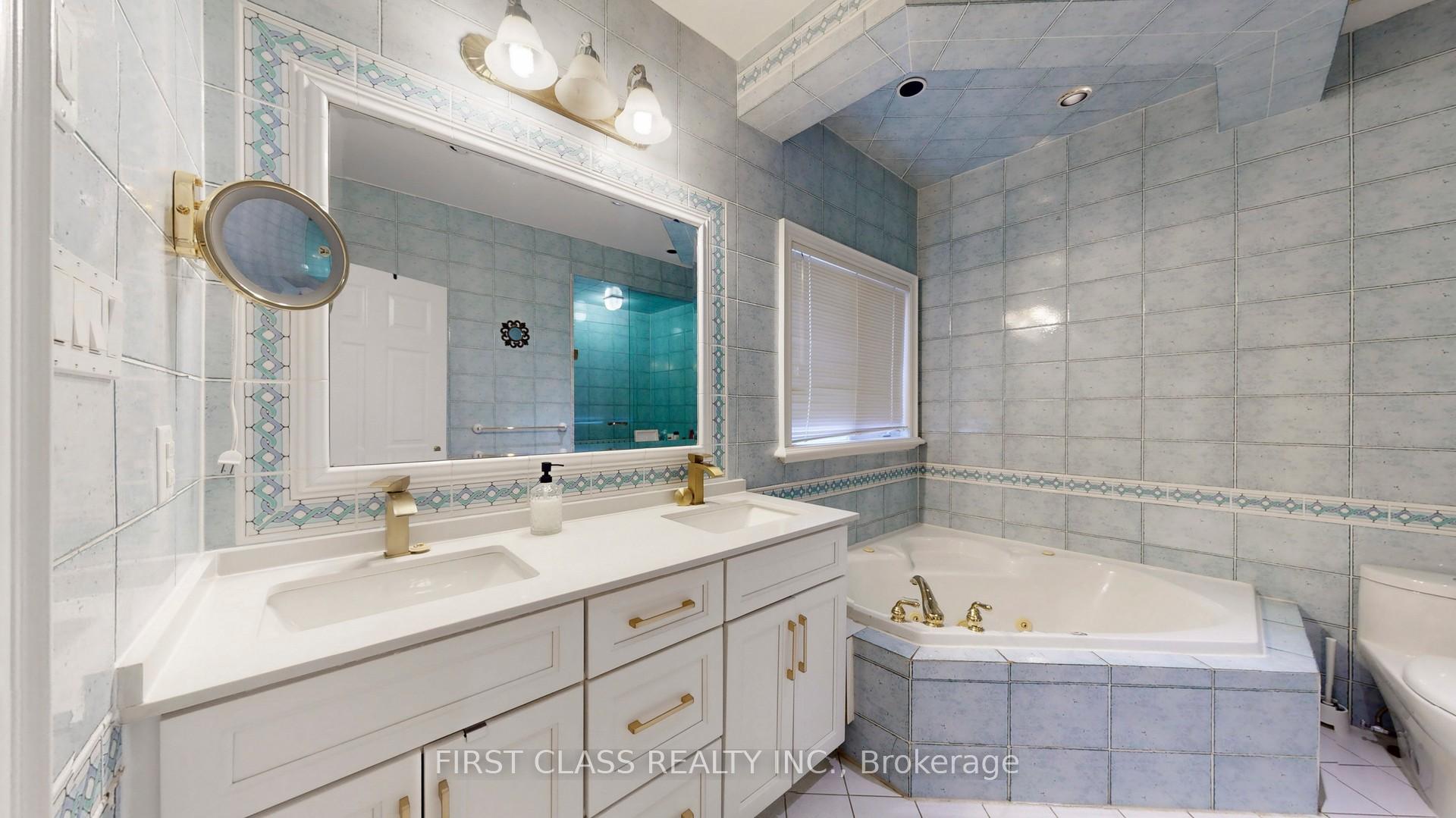 Photo 9 of 116 Kinloch Crescent, Vaughan, Maple — HOMEH