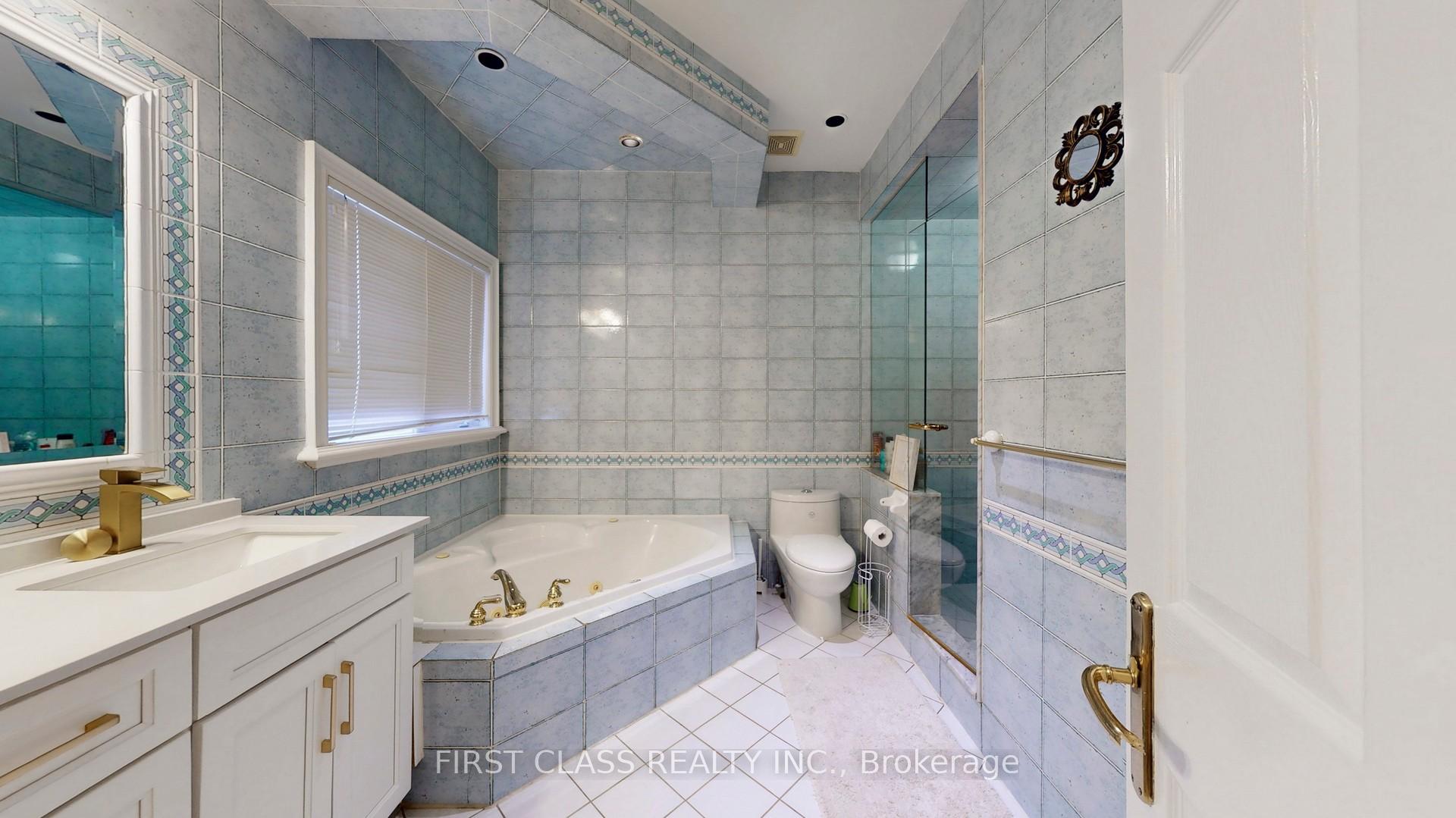 Photo 12 of 116 Kinloch Crescent, Vaughan, Maple — HOMEH