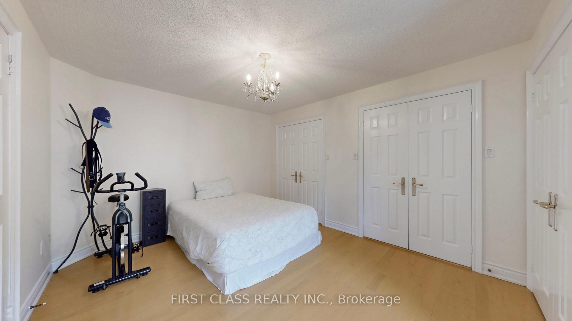 Photo 11 of 116 Kinloch Crescent, Vaughan, Maple — HOMEH