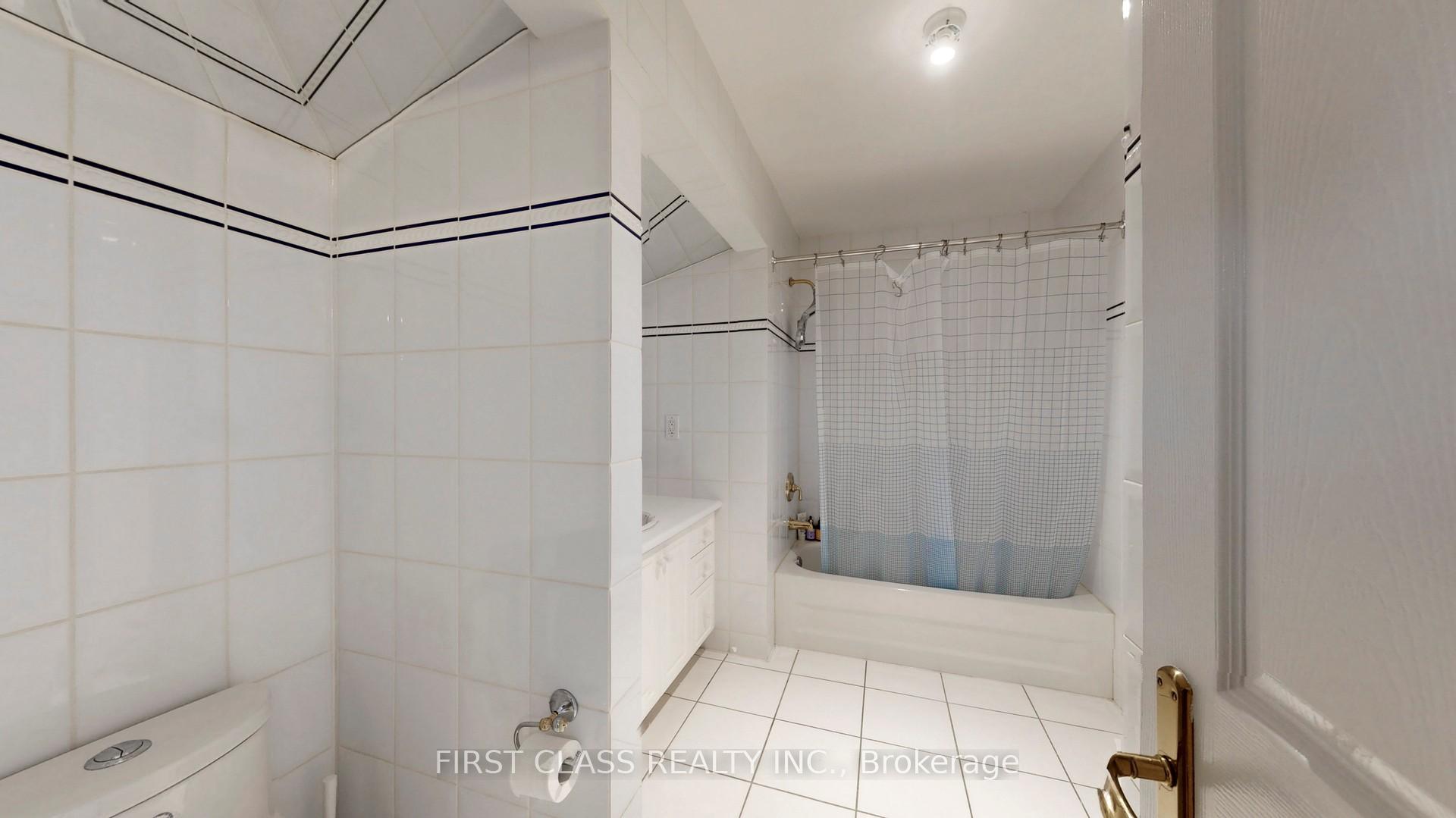 Photo 23 of 116 Kinloch Crescent, Vaughan, Maple — HOMEH