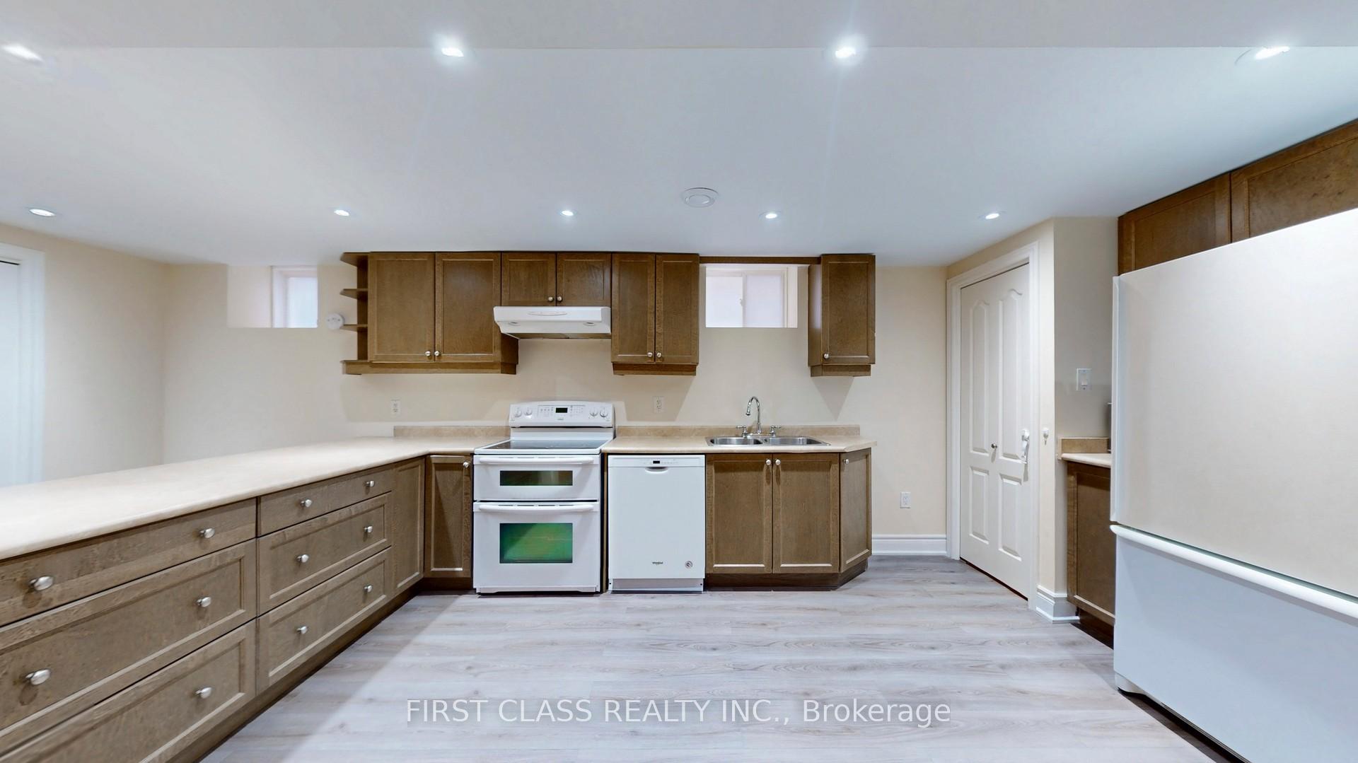 Photo 35 of 116 Kinloch Crescent, Vaughan, Maple — HOMEH