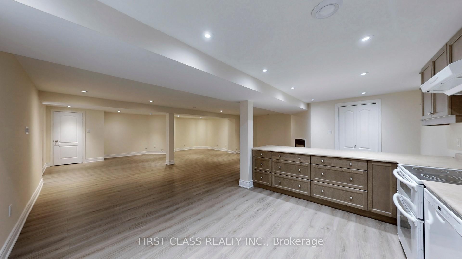 Photo 37 of 116 Kinloch Crescent, Vaughan, Maple — HOMEH