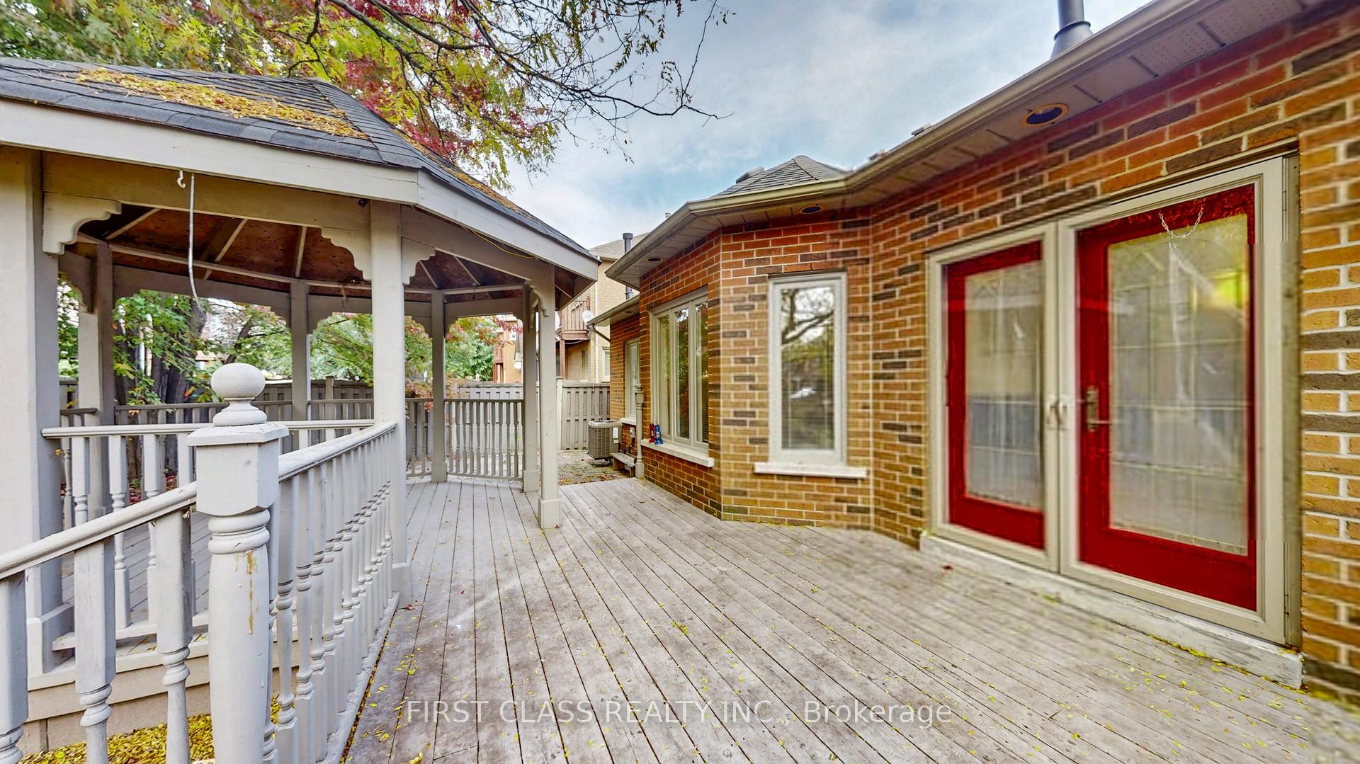 Photo 18 of 116 Kinloch Crescent, Vaughan, Maple — HOMEH