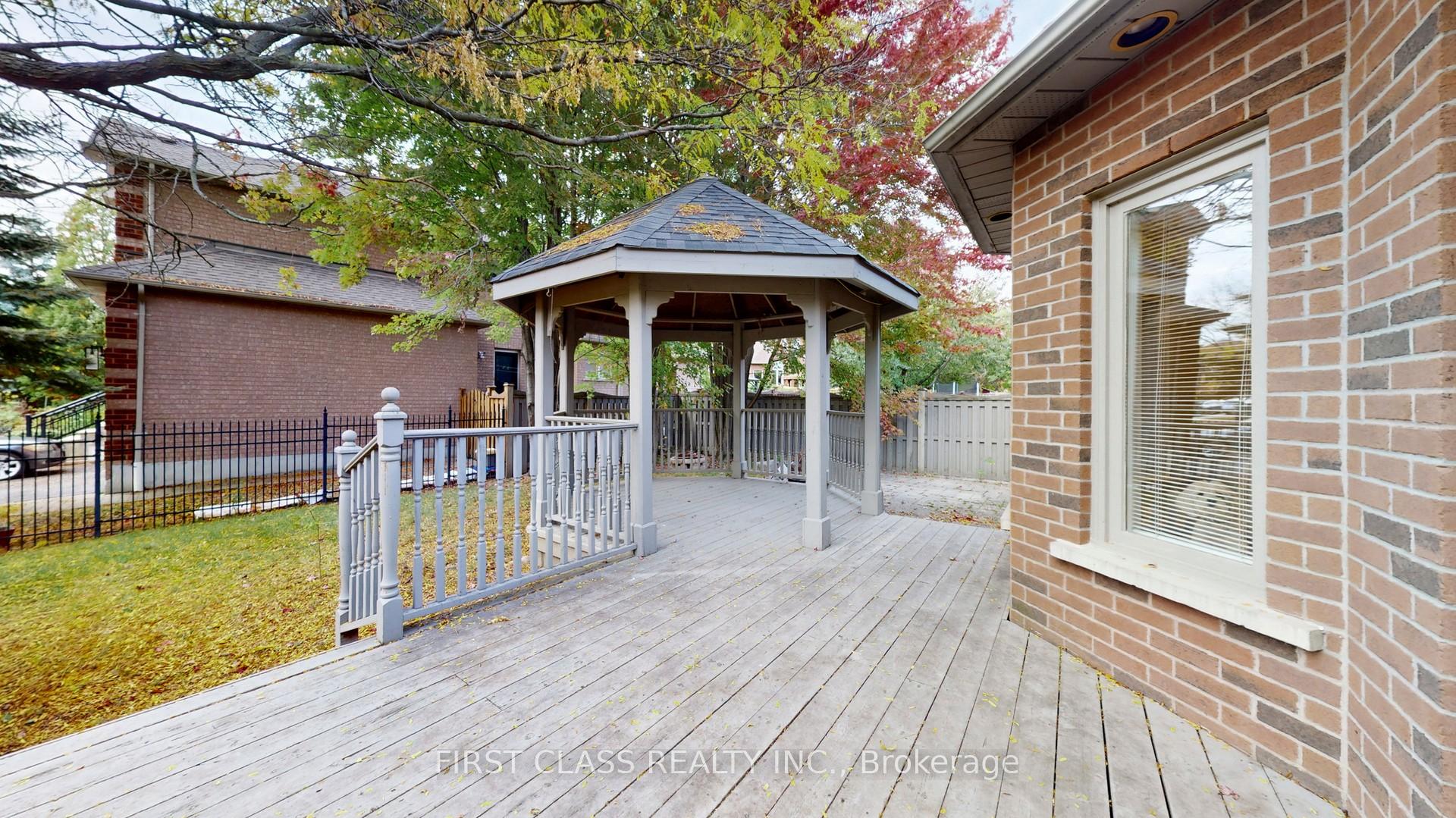 Photo 32 of 116 Kinloch Crescent, Vaughan, Maple — HOMEH