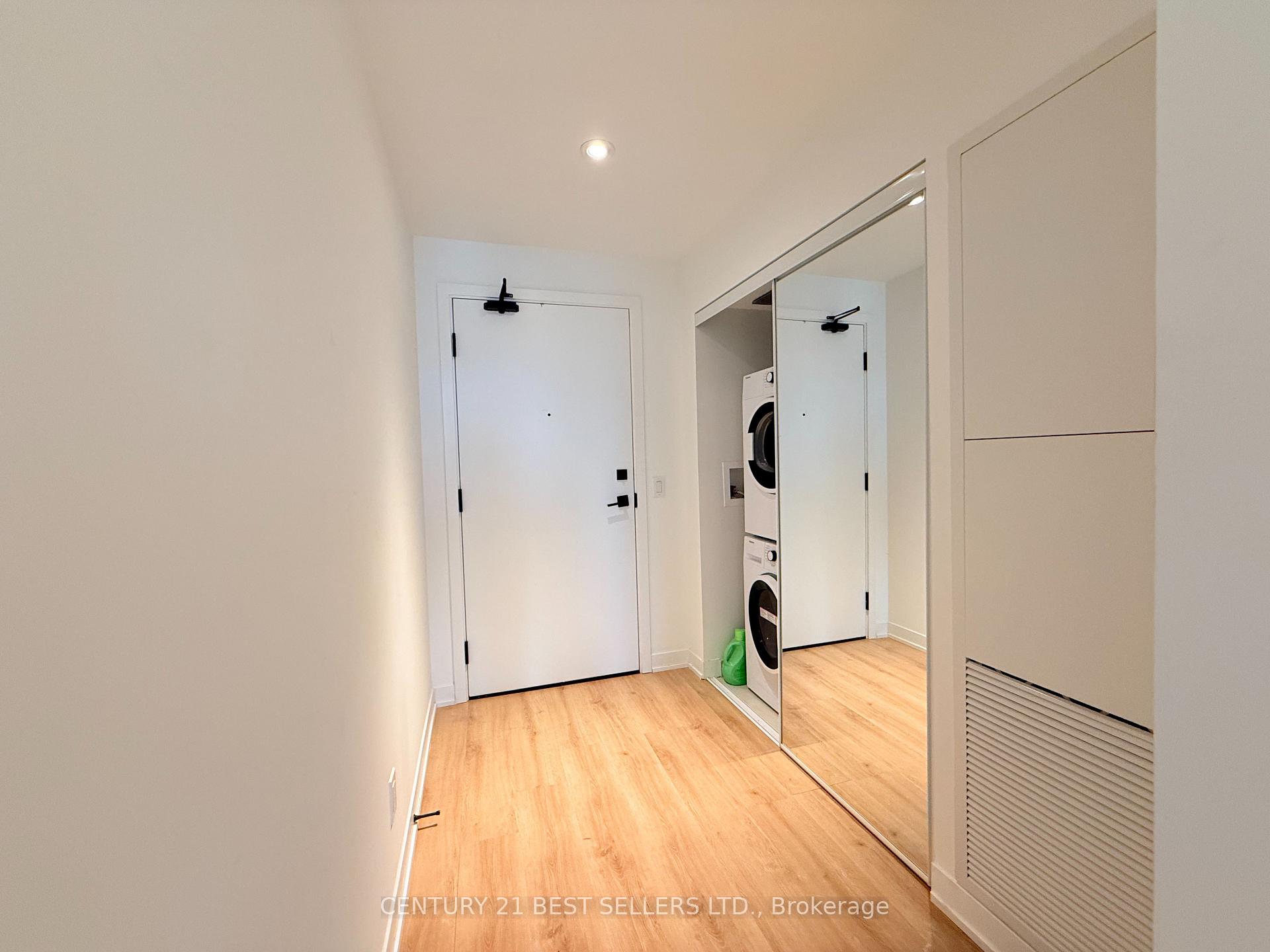 Front of Unit 2710, 319 Jarvis Street