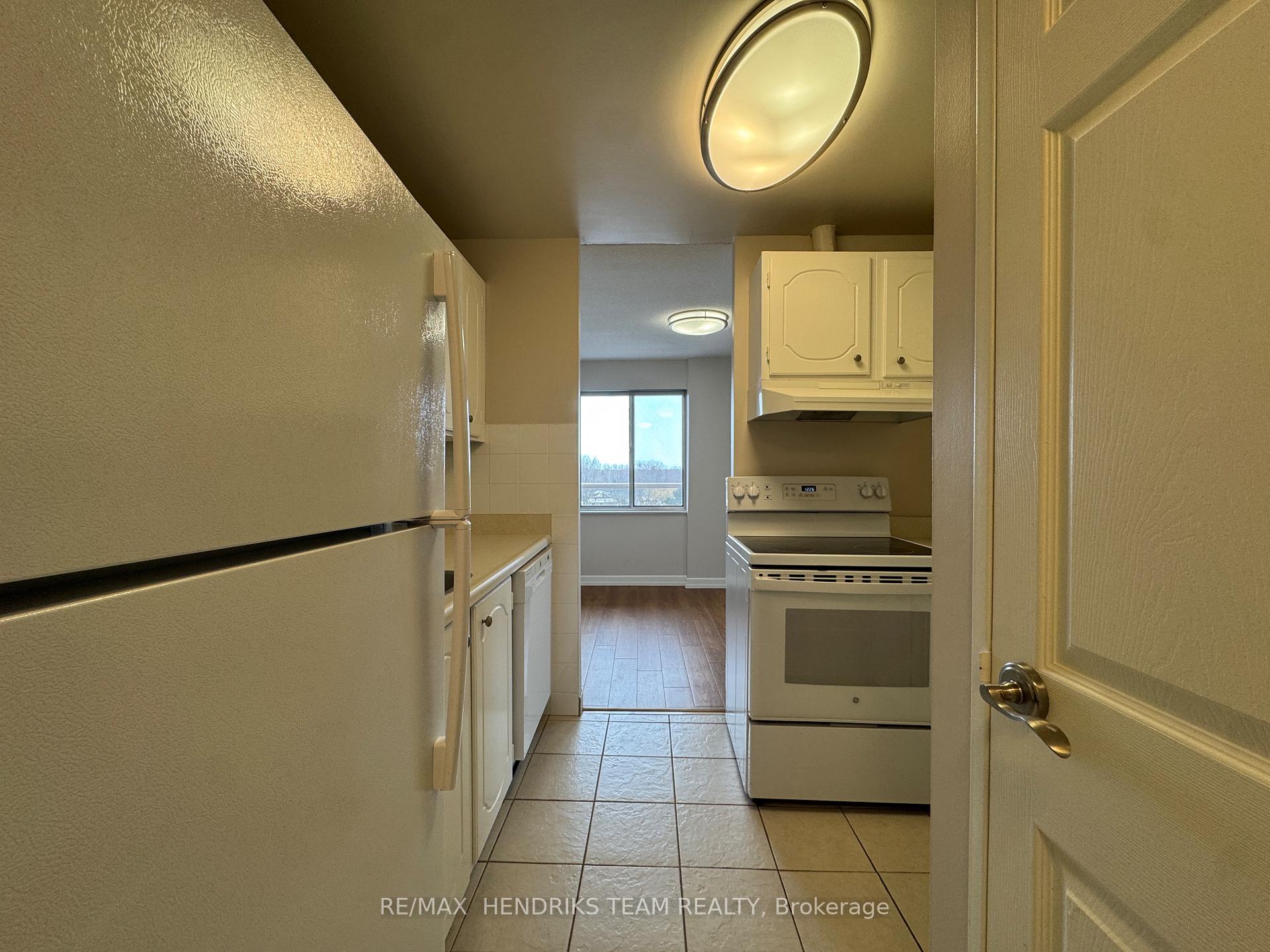 Photo 3 of Unit 609, 610 Lake Street, St. Catharines, Lakeport — HOMEH