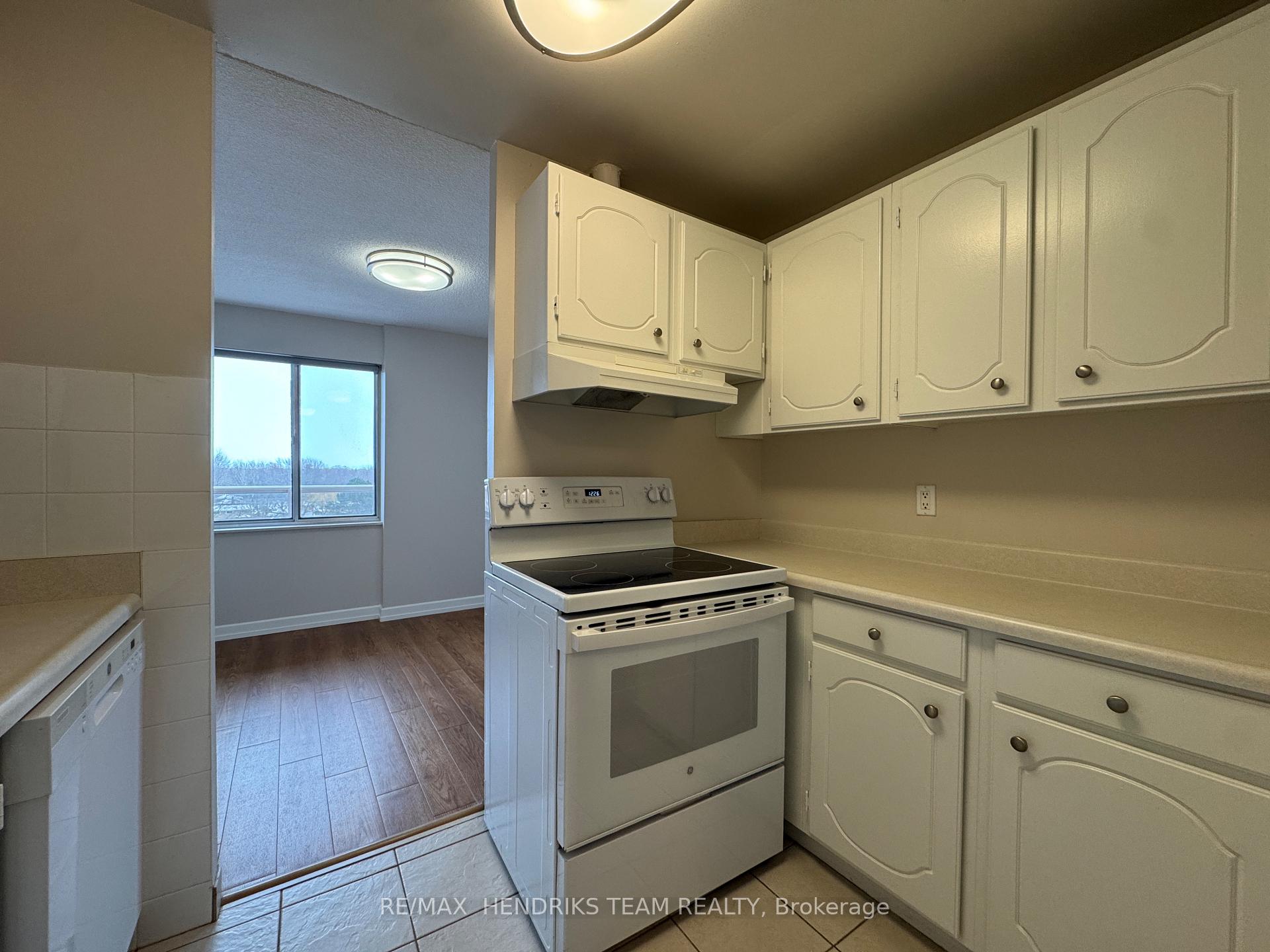 Photo 15 of Unit 609, 610 Lake Street, St. Catharines, Lakeport — HOMEH