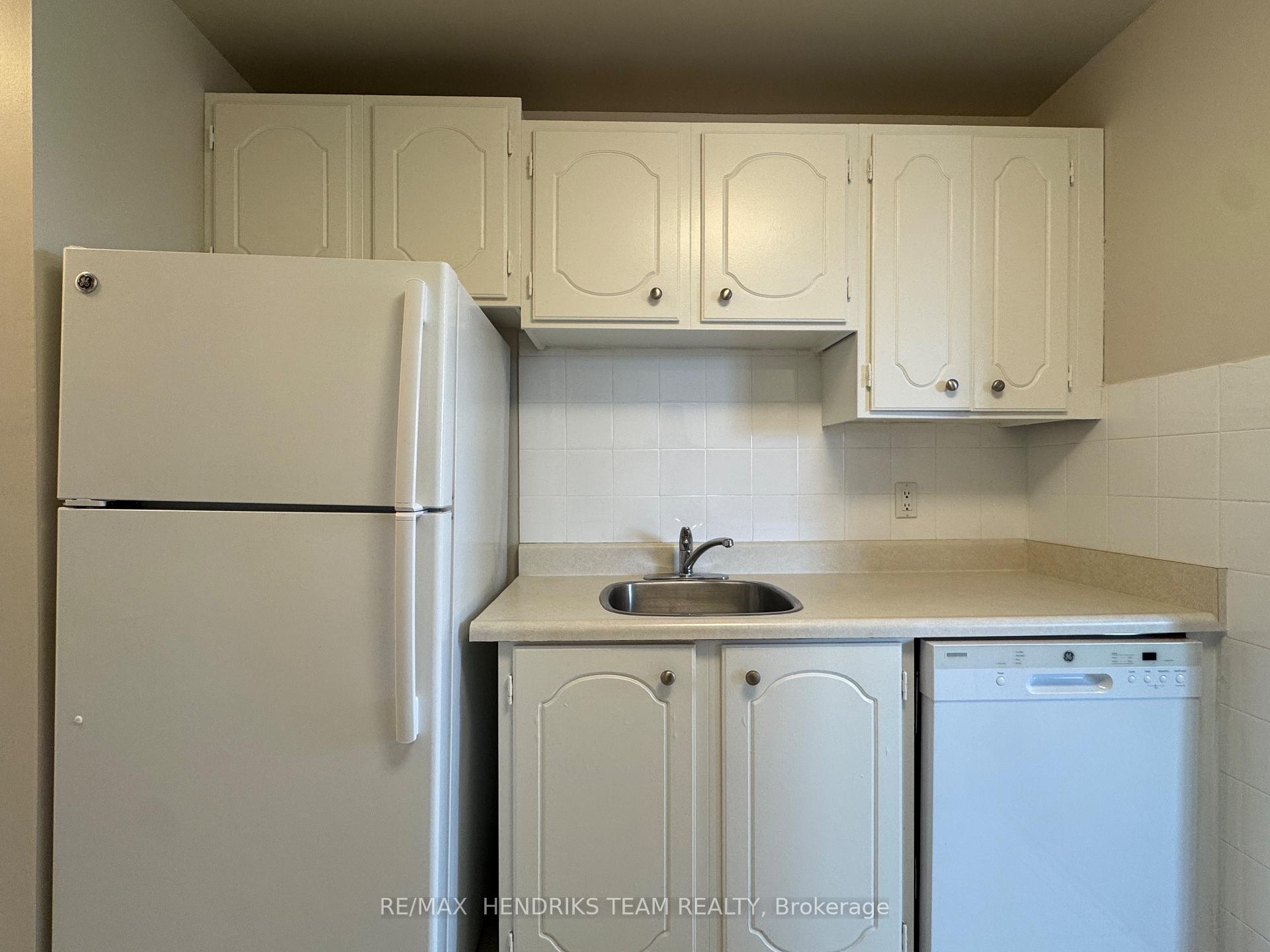 Photo 14 of Unit 609, 610 Lake Street, St. Catharines, Lakeport — HOMEH