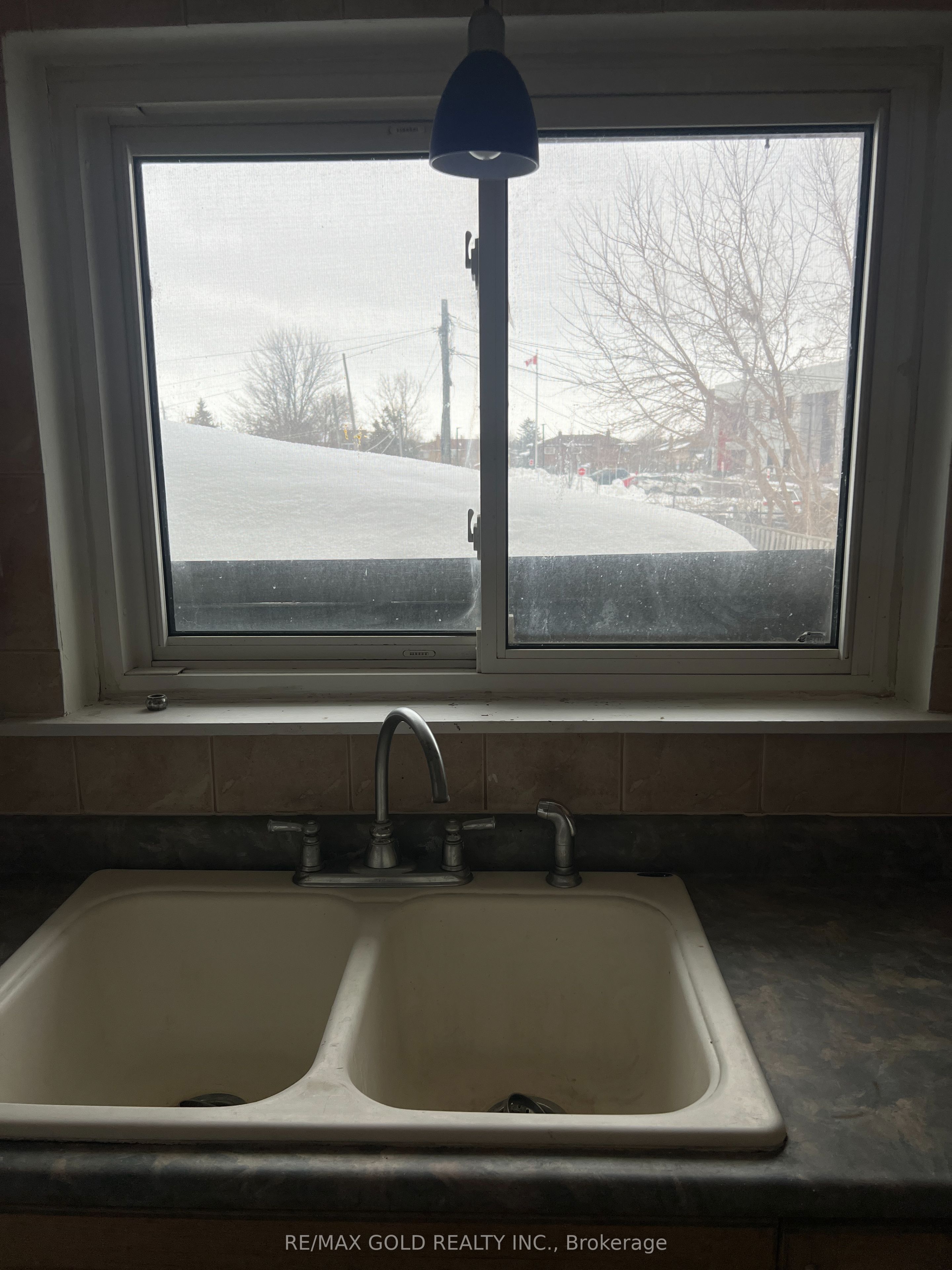 Photo 8 of Unit Main, 4 Garfield Crescent, Brampton, Brampton North — HOMEH