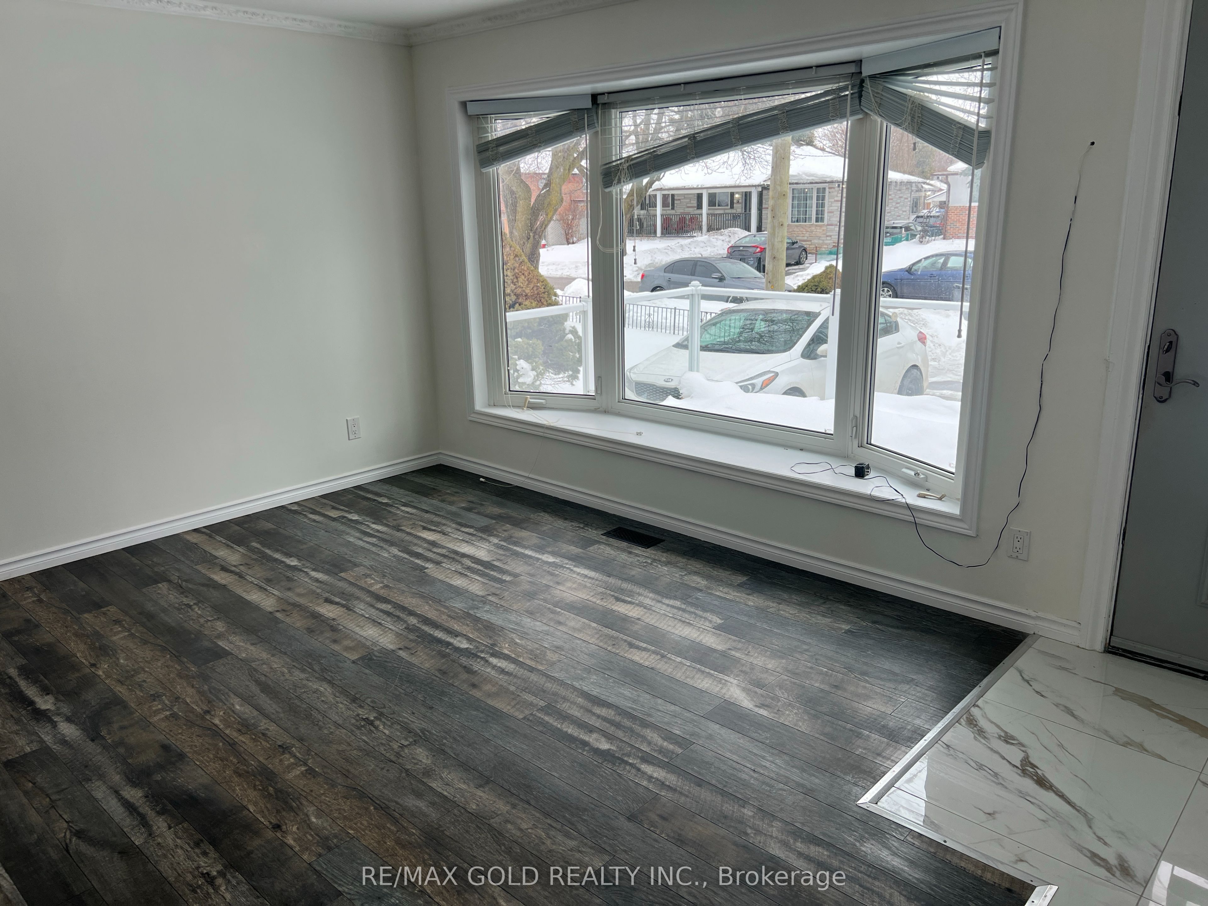 Photo 3 of Unit Main, 4 Garfield Crescent, Brampton, Brampton North — HOMEH