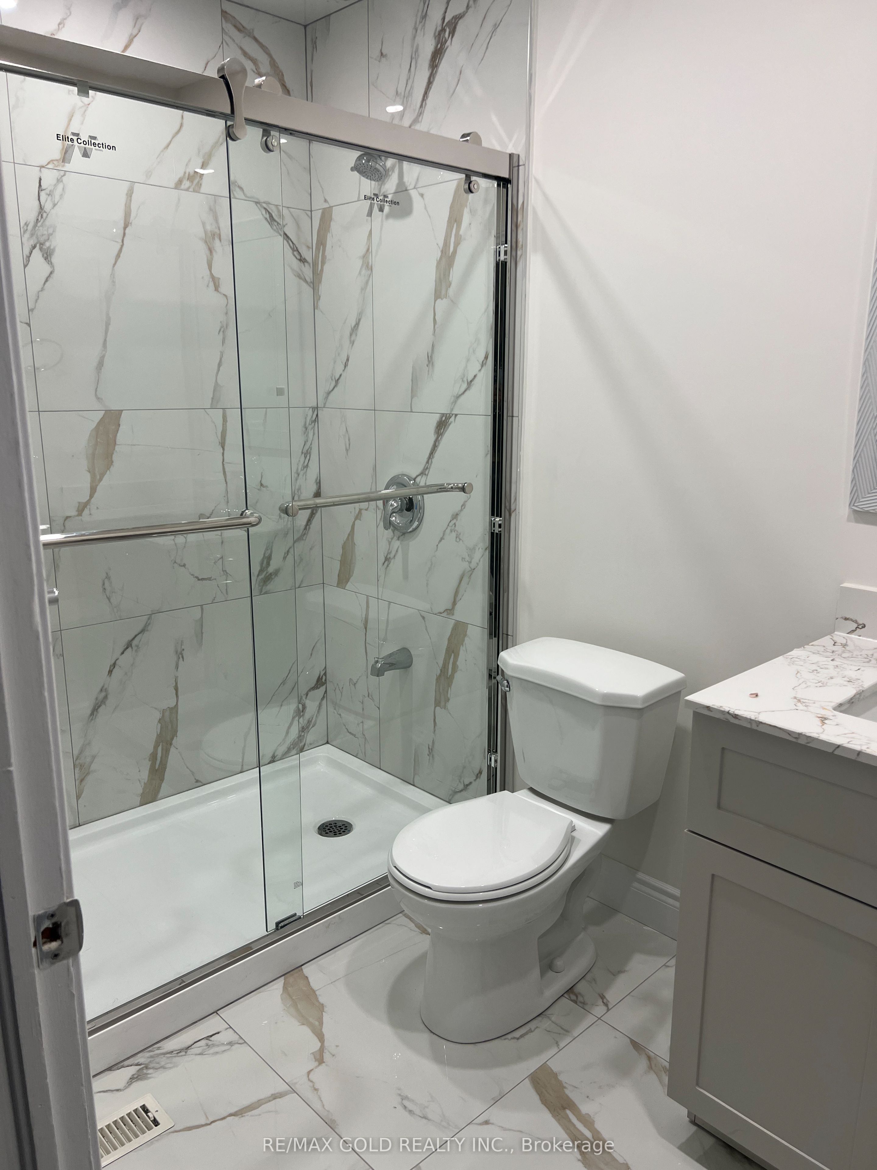 Photo 10 of Unit Main, 4 Garfield Crescent, Brampton, Brampton North — HOMEH
