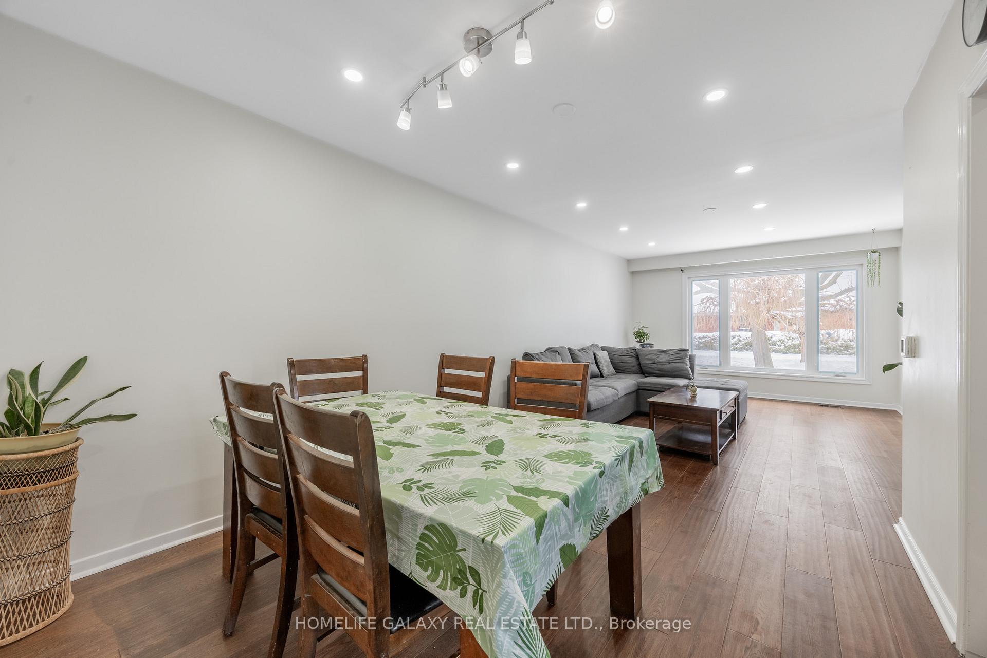 Photo 28 of 4 Frankton Crescent, North York, York University Heights — HOMEH