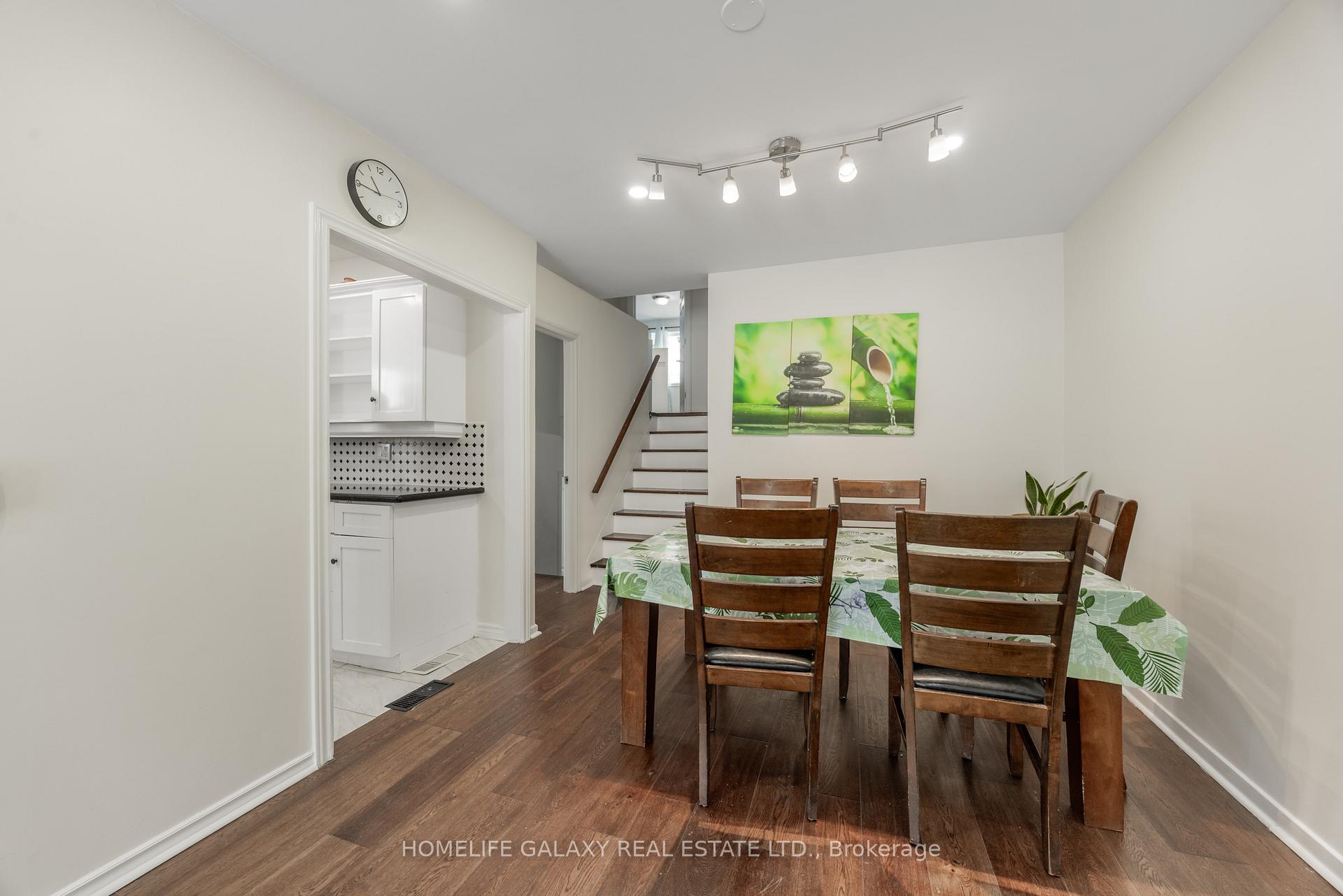 Photo 5 of 4 Frankton Crescent, North York, York University Heights — HOMEH