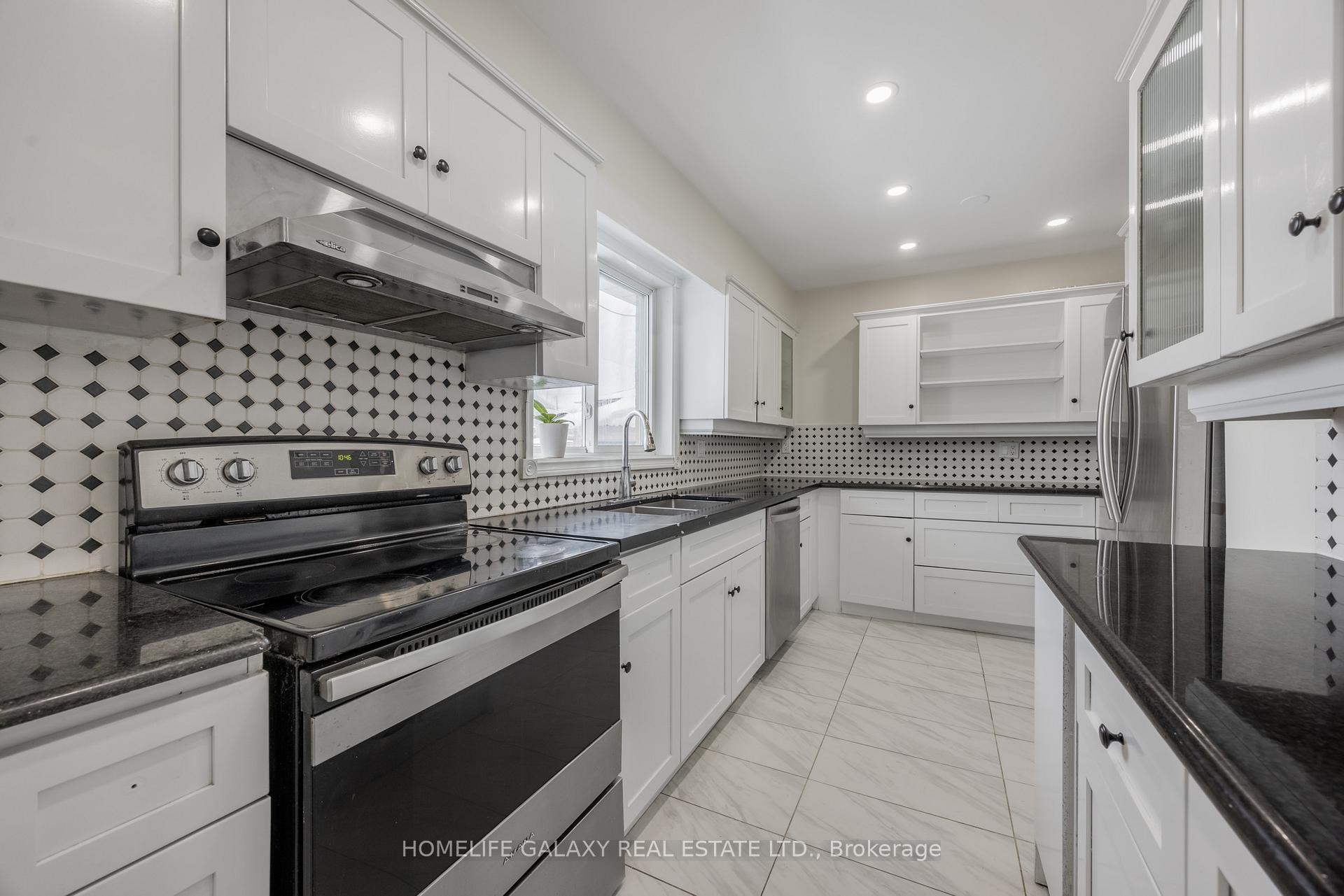 Photo 22 of 4 Frankton Crescent, North York, York University Heights — HOMEH