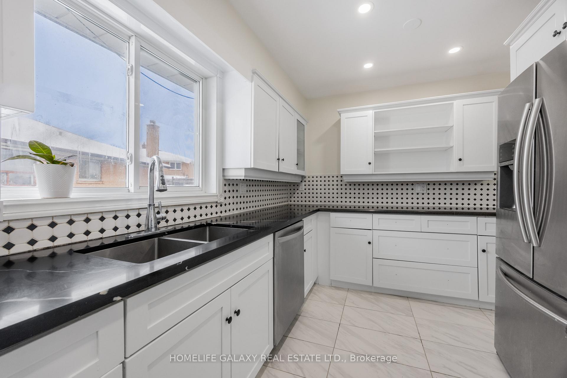 Photo 29 of 4 Frankton Crescent, North York, York University Heights — HOMEH