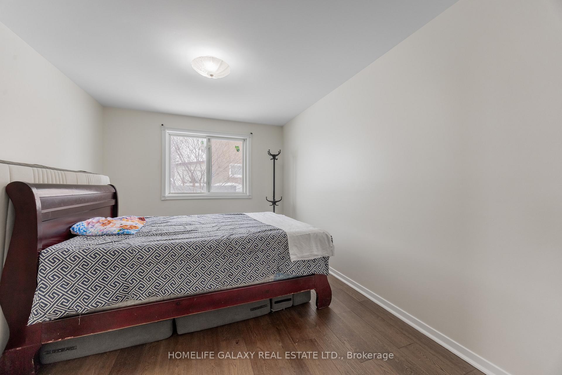 Photo 27 of 4 Frankton Crescent, North York, York University Heights — HOMEH
