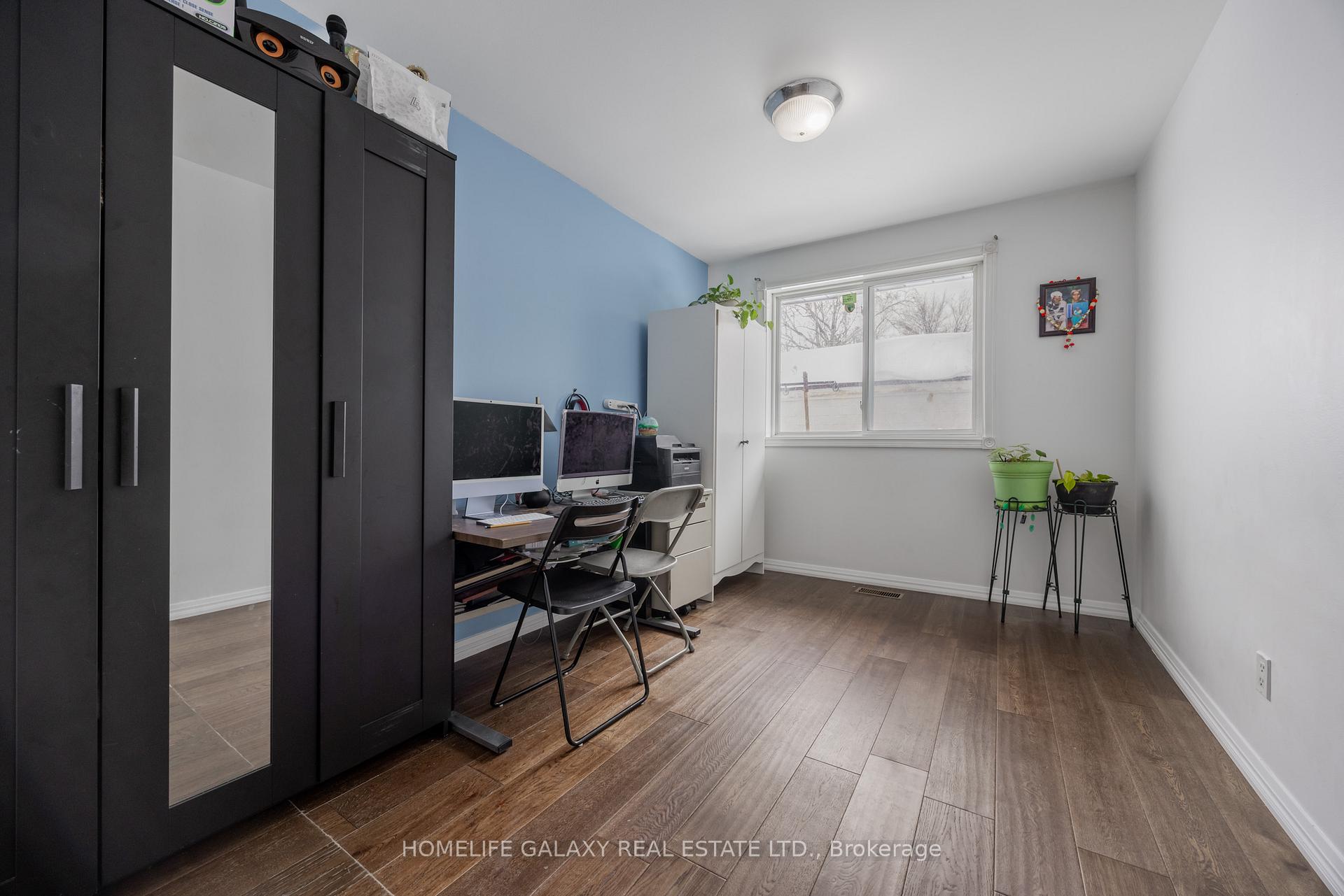 Photo 30 of 4 Frankton Crescent, North York, York University Heights — HOMEH